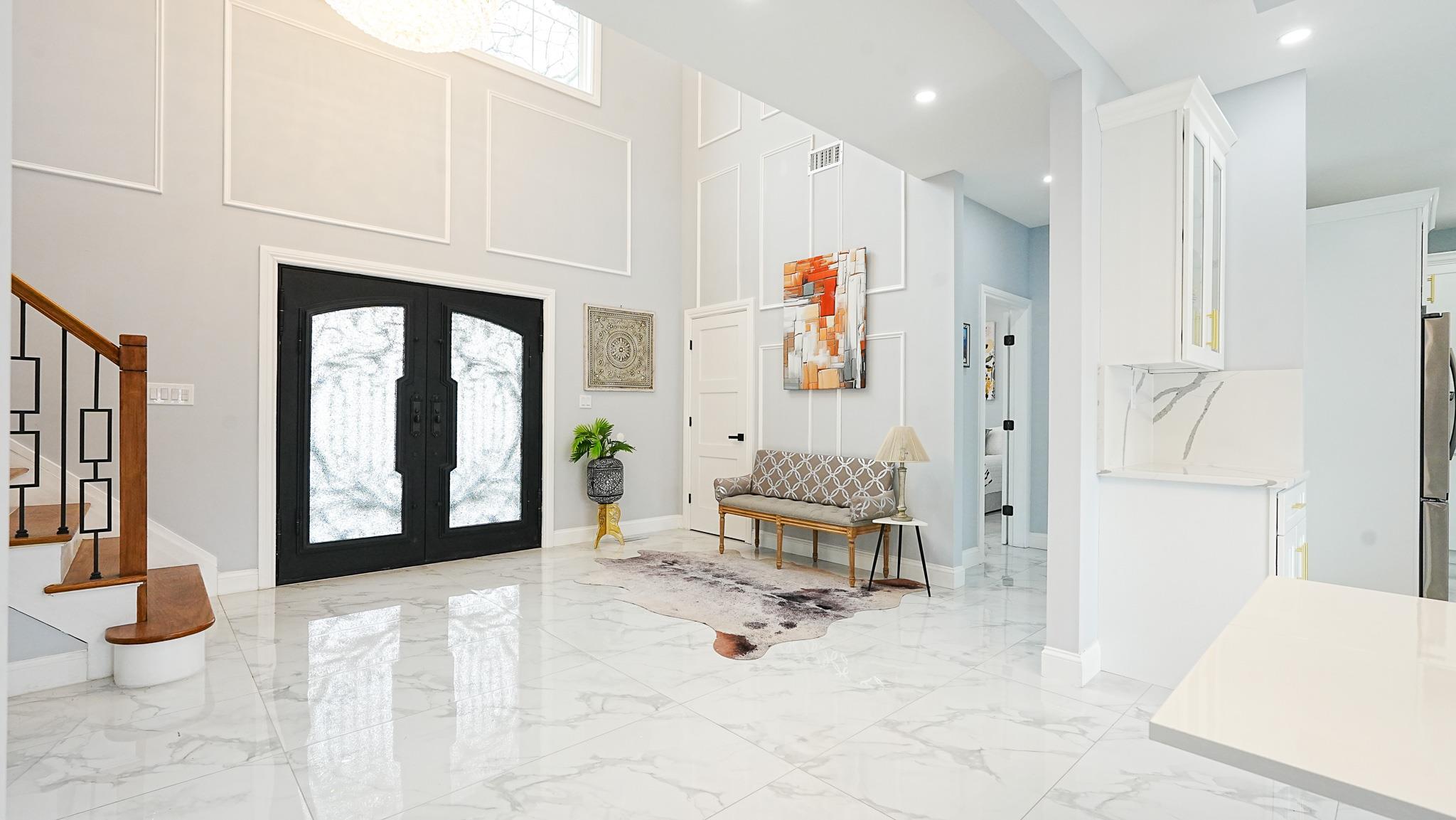 10 Trafalgar Square Property Photo 2
