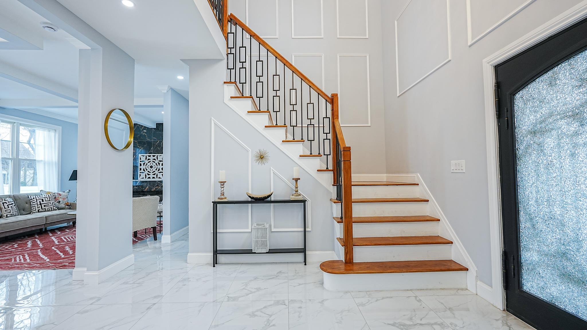 10 Trafalgar Square Property Photo 3