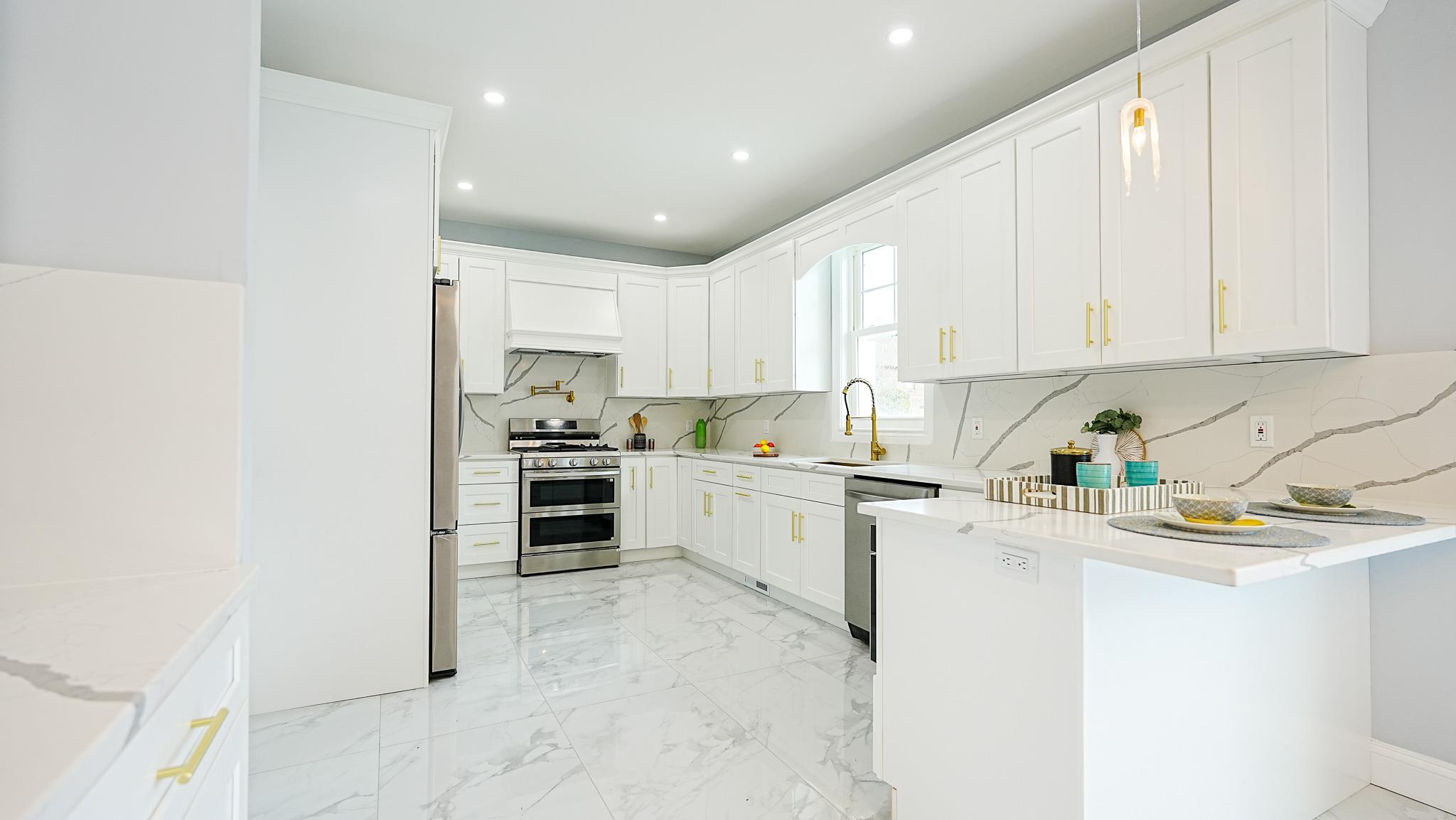 10 Trafalgar Square Property Photo 8