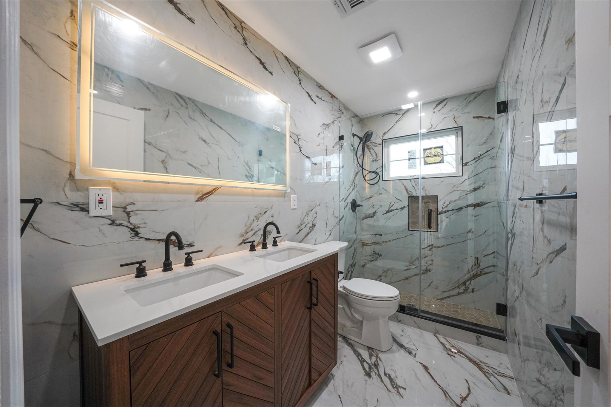 10 Trafalgar Square Property Photo 16