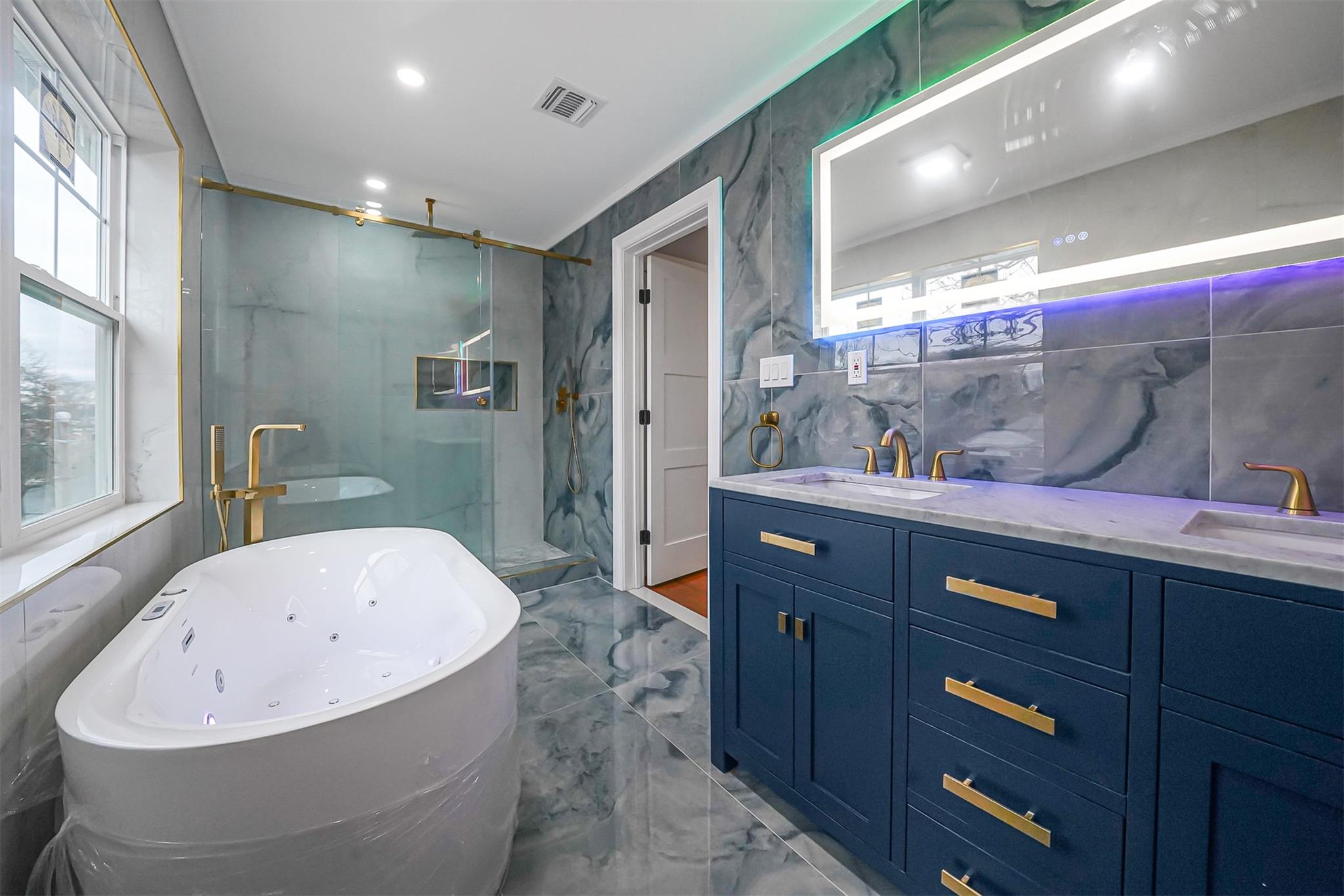 10 Trafalgar Square Property Photo 20