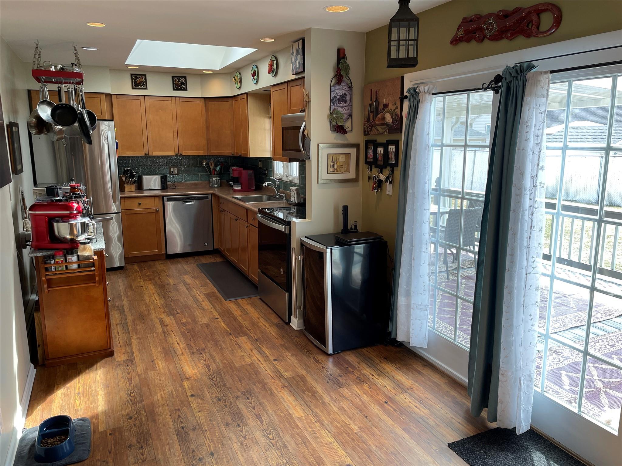 944 N Ontario Avenue Property Photo 3