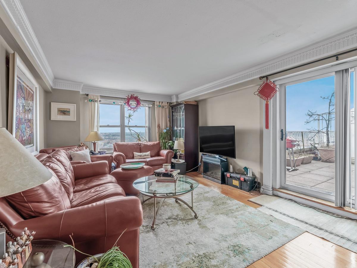 10740 Queens Boulevard Pha Property Photo 1