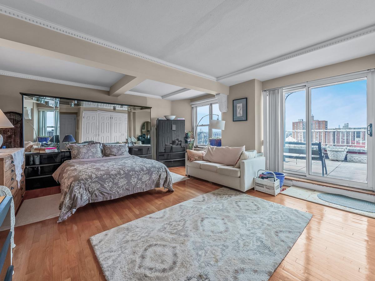 10740 Queens Boulevard Pha Property Photo 2