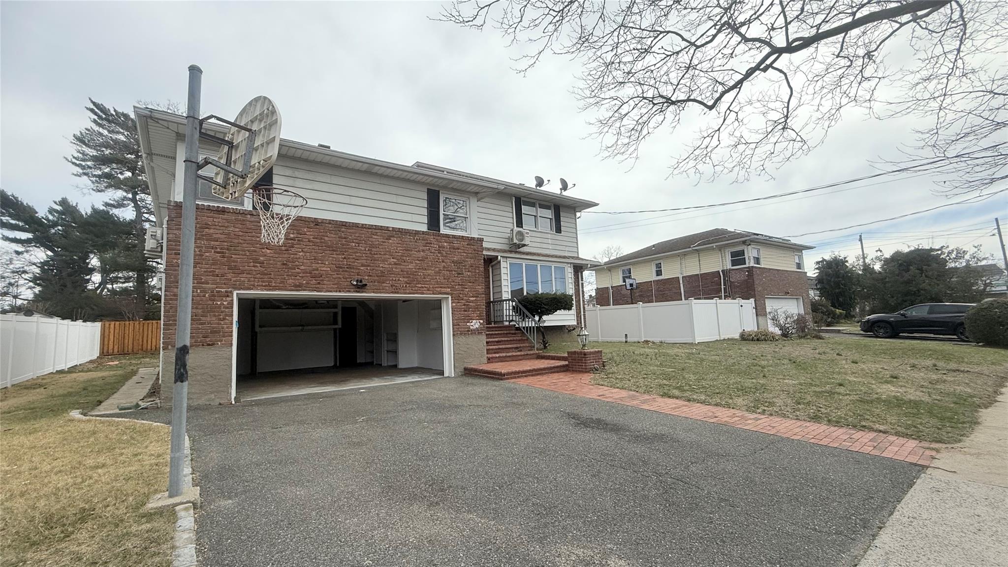 955 Richmond Road Property Photo 2