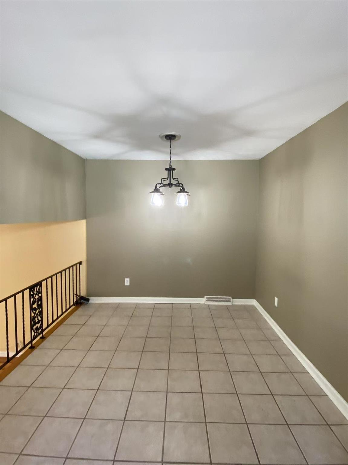 34-12 Brookside St Property Photo 5