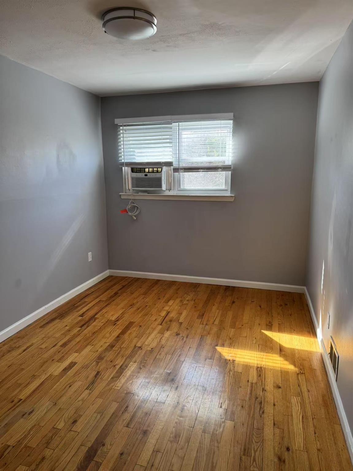 34-12 Brookside St Property Photo 6