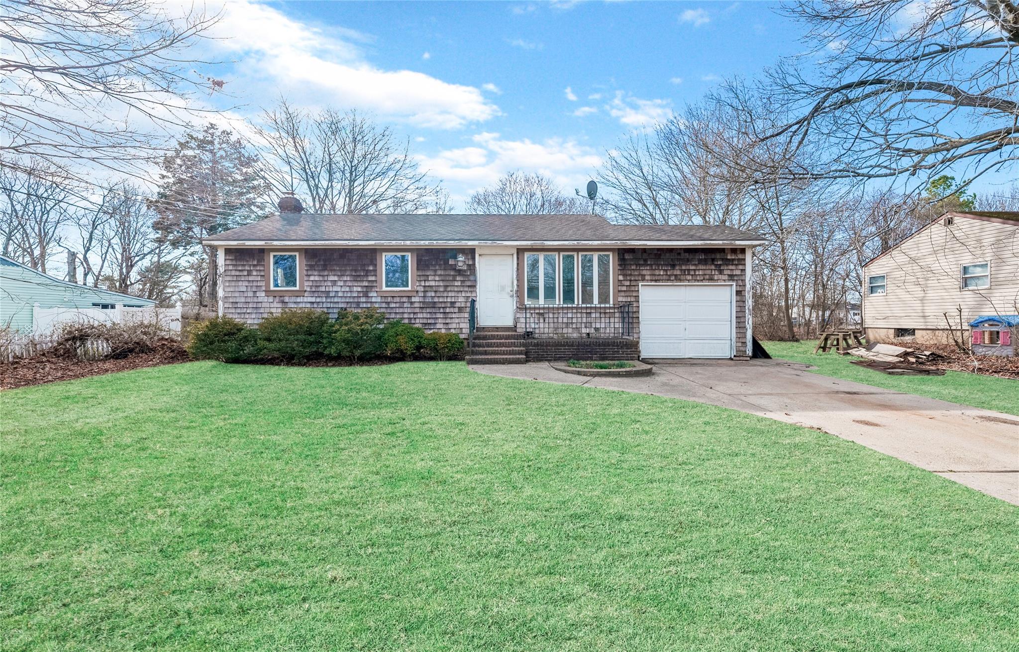 36 Pace Avenue Property Photo 1