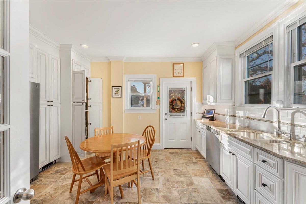 37 Lee Avenue Property Photo 12