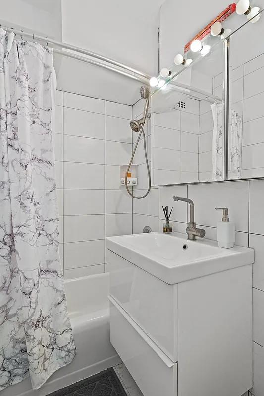 240 46 10e Property Photo 4