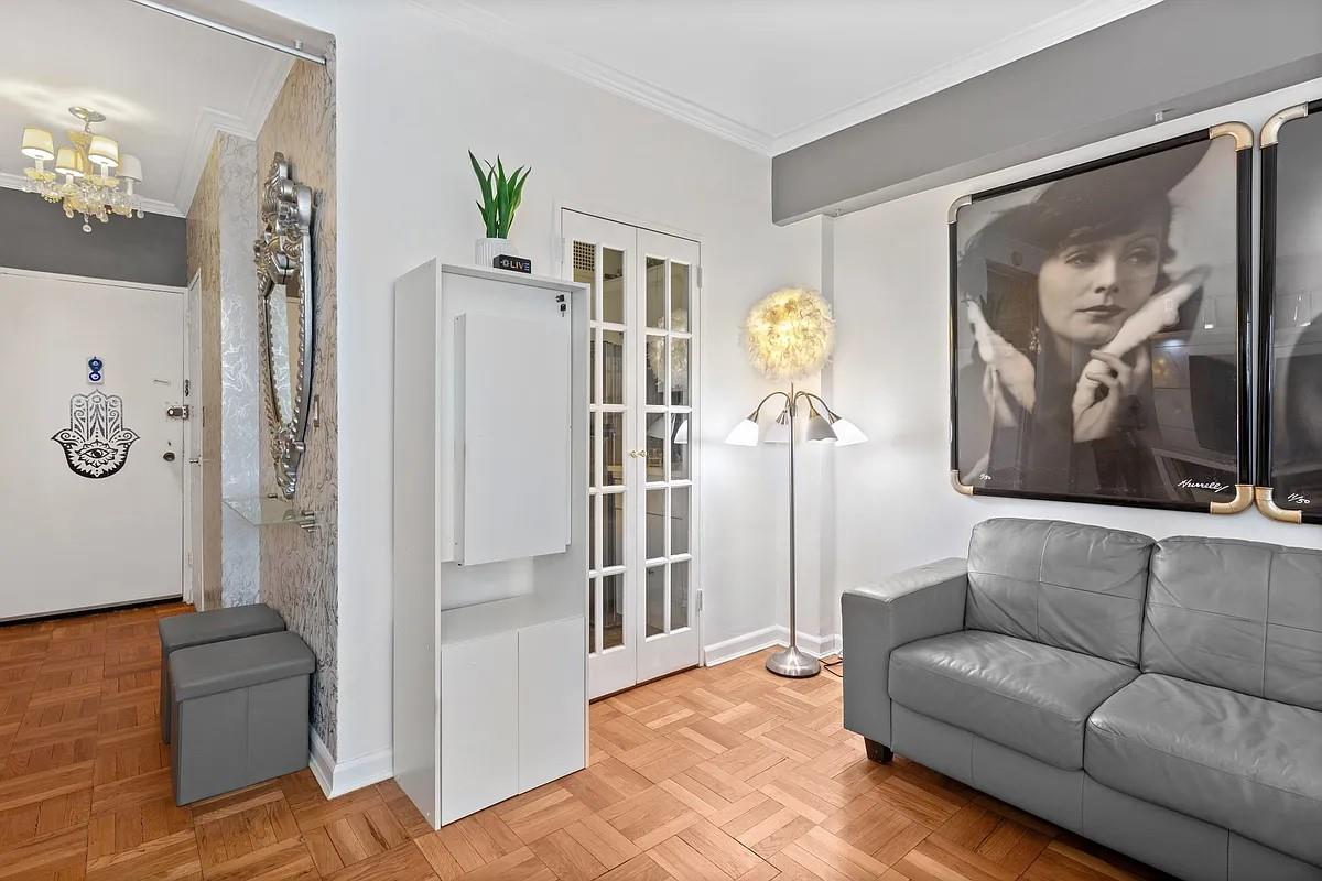 240 46 10e Property Photo 11
