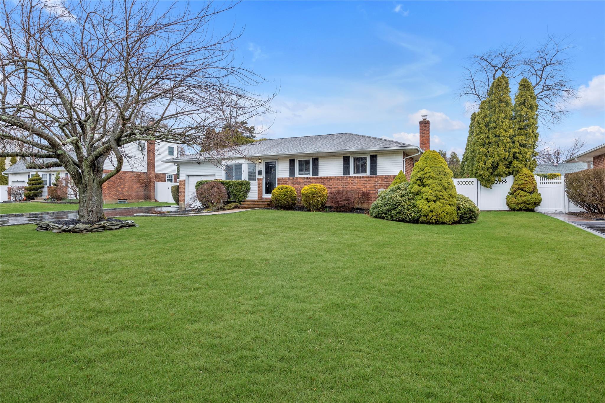 27 Gehrig Street Property Photo