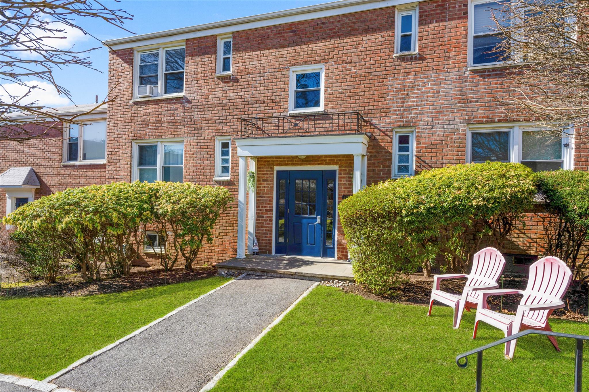 120 Lawn Terrace 2g Property Photo