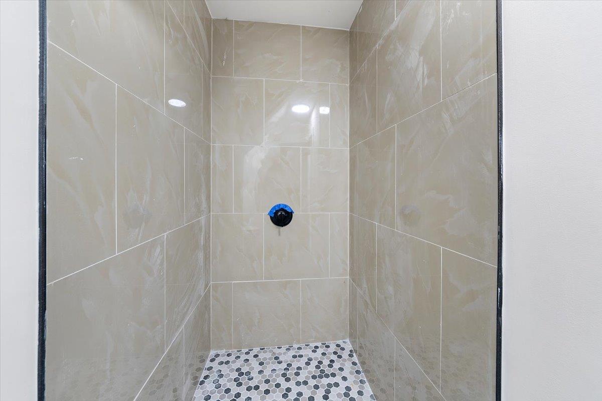 835466 Property Photo 13