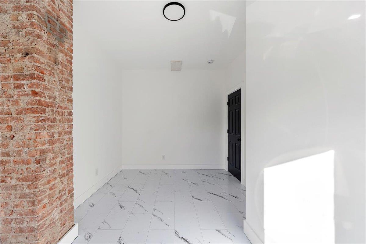 835466 Property Photo 19