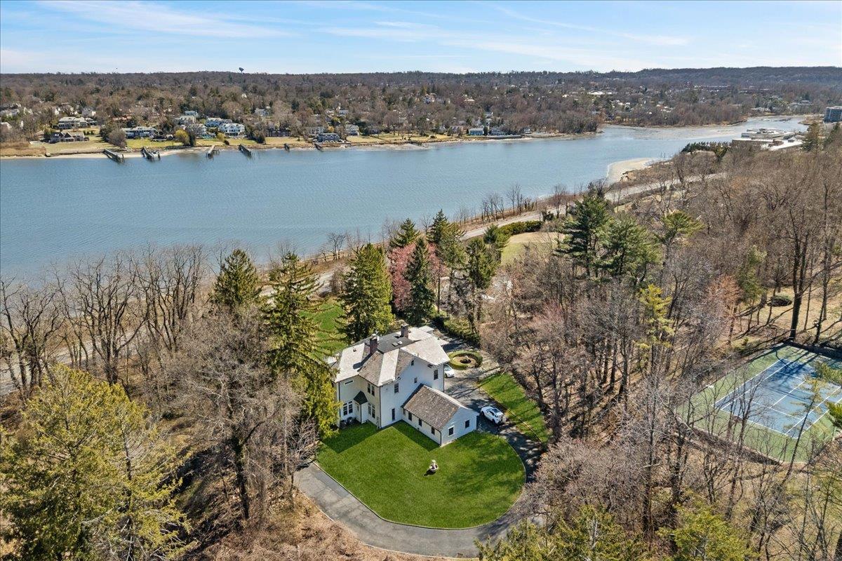 365 E Shore Road Property Photo 1