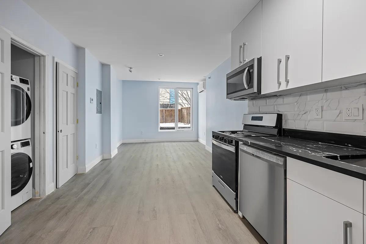 141 Huron Street 2d Property Photo