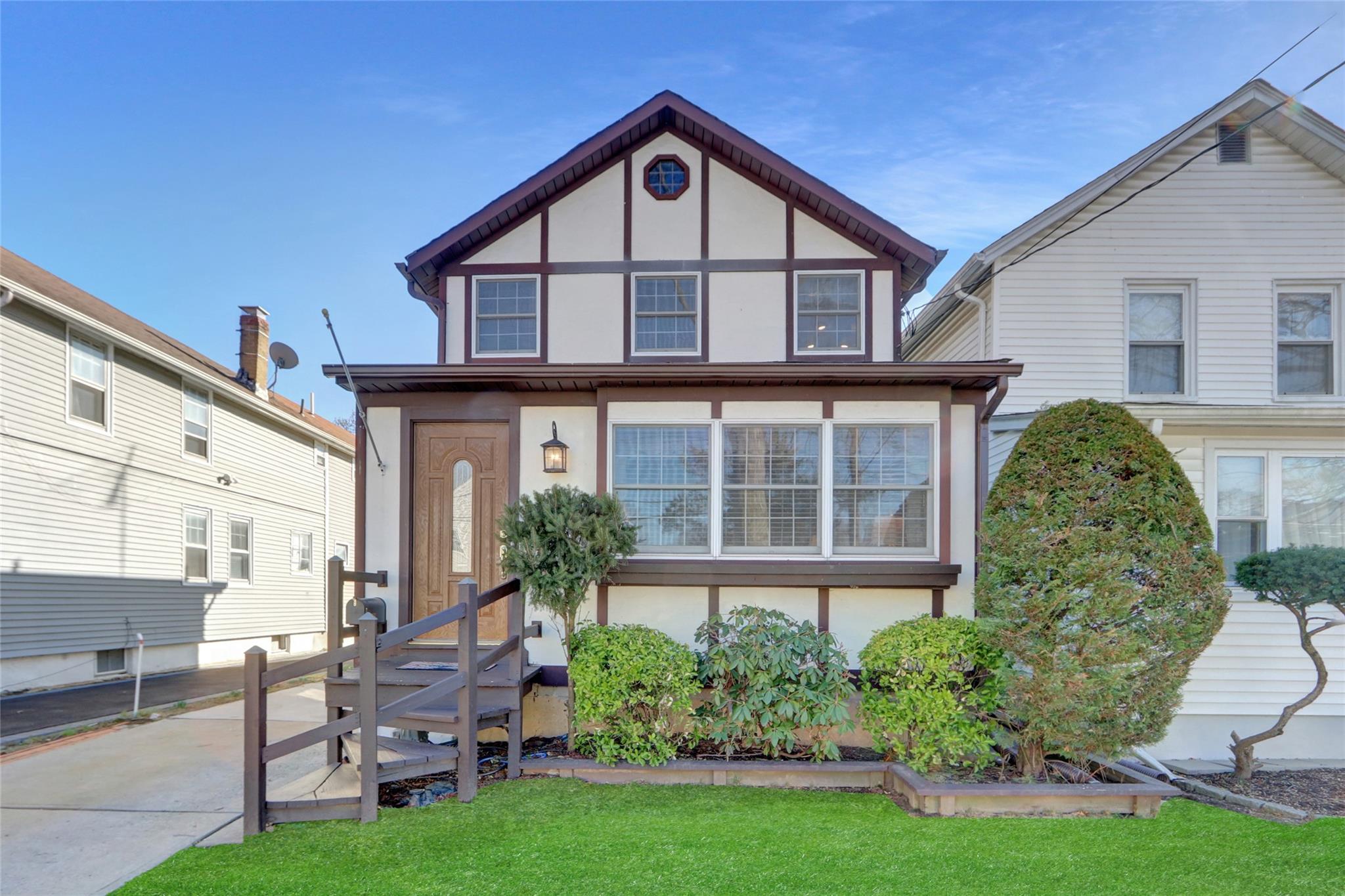 588 Maple Street Property Photo