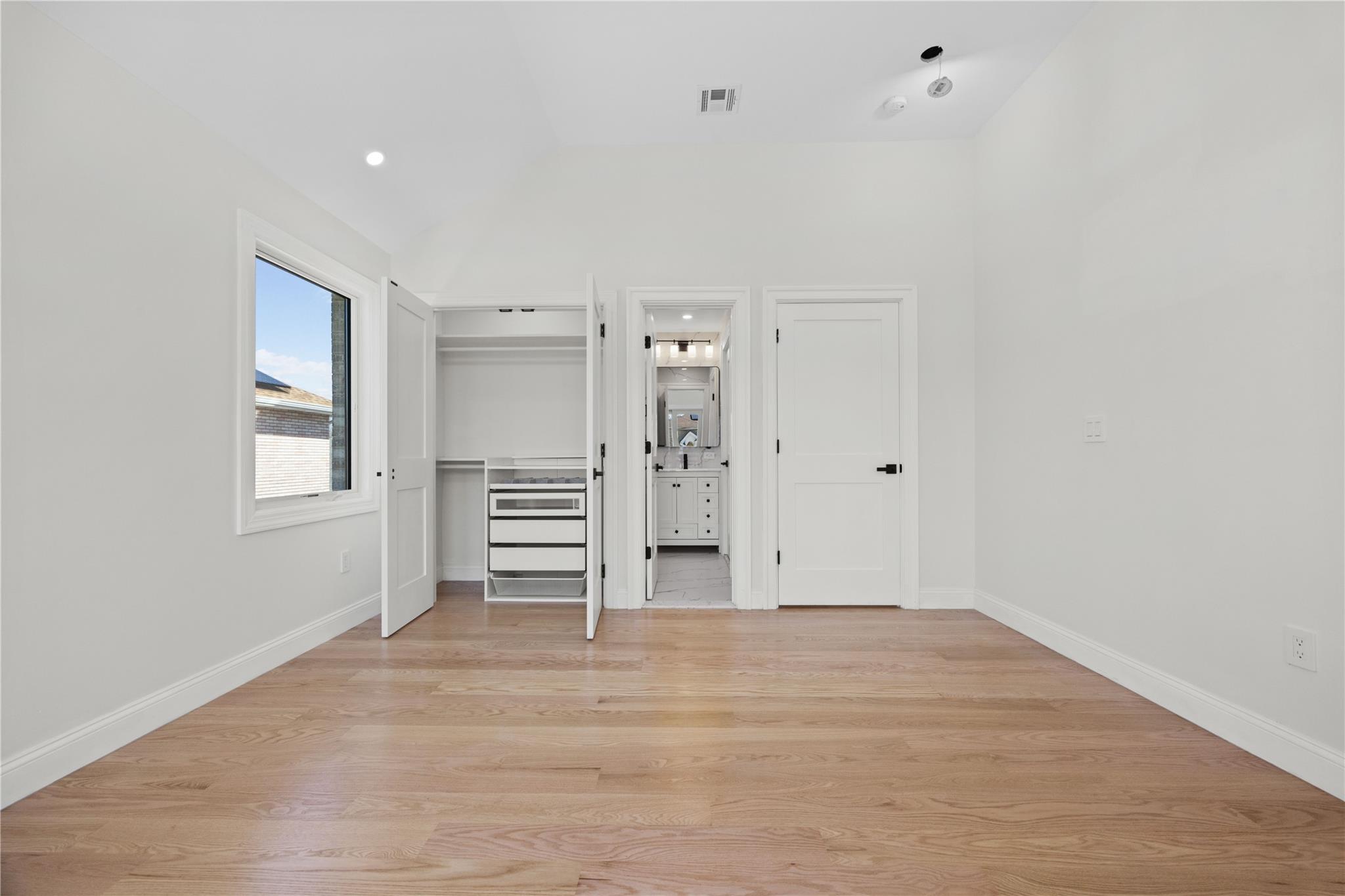 48 Moore Street Property Photo 37