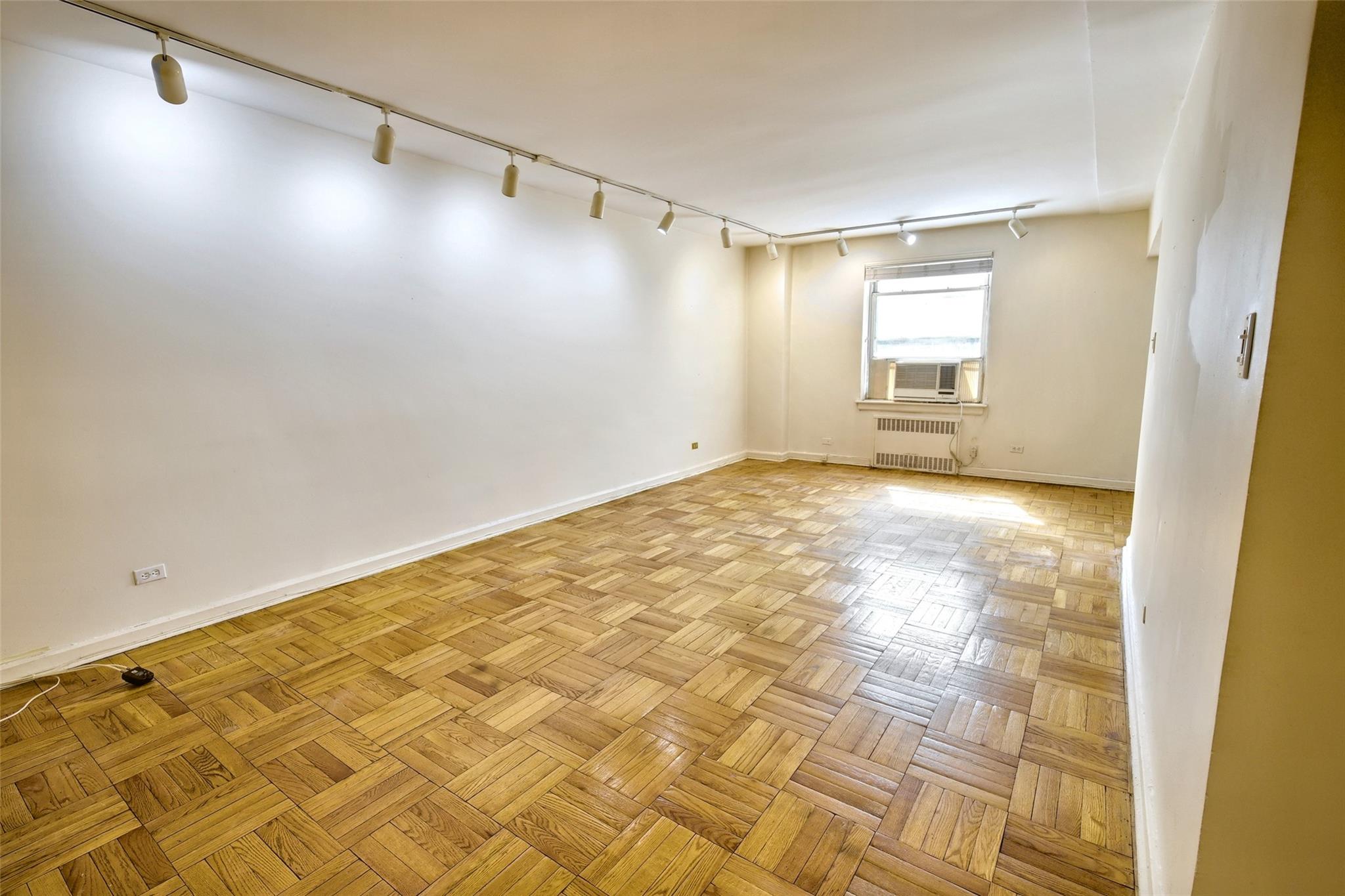 162-41 Powells Cove Boulevard 1E Property Photo 1