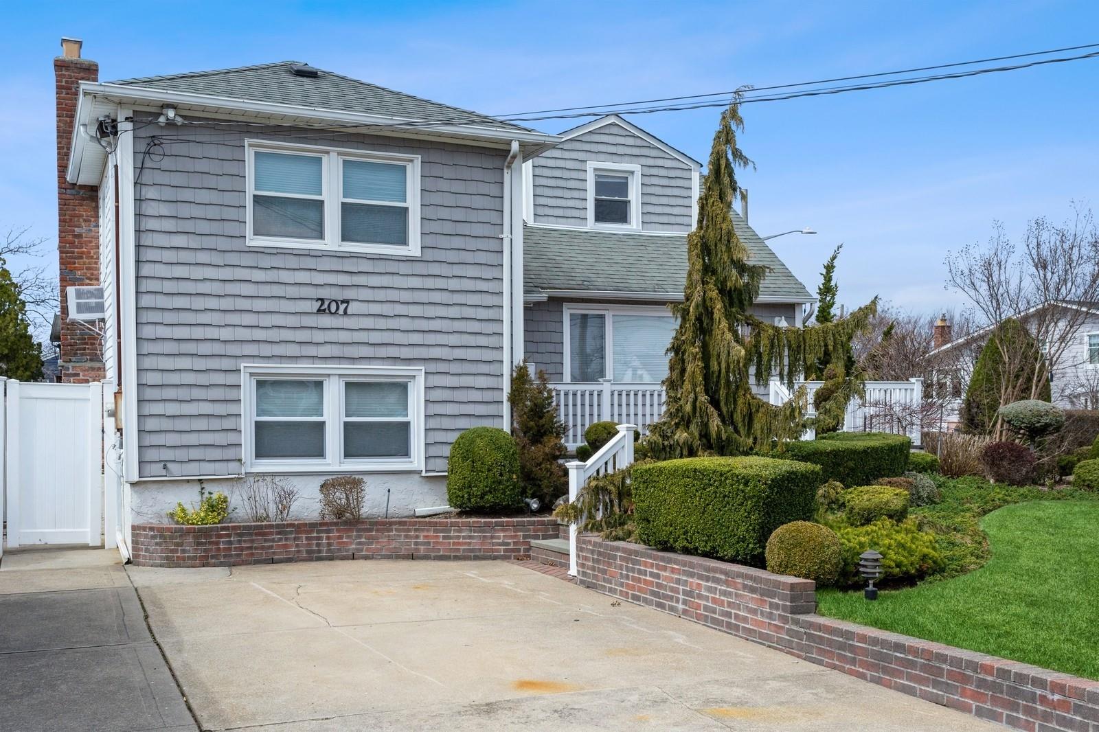 207 Franklin Avenue Property Photo