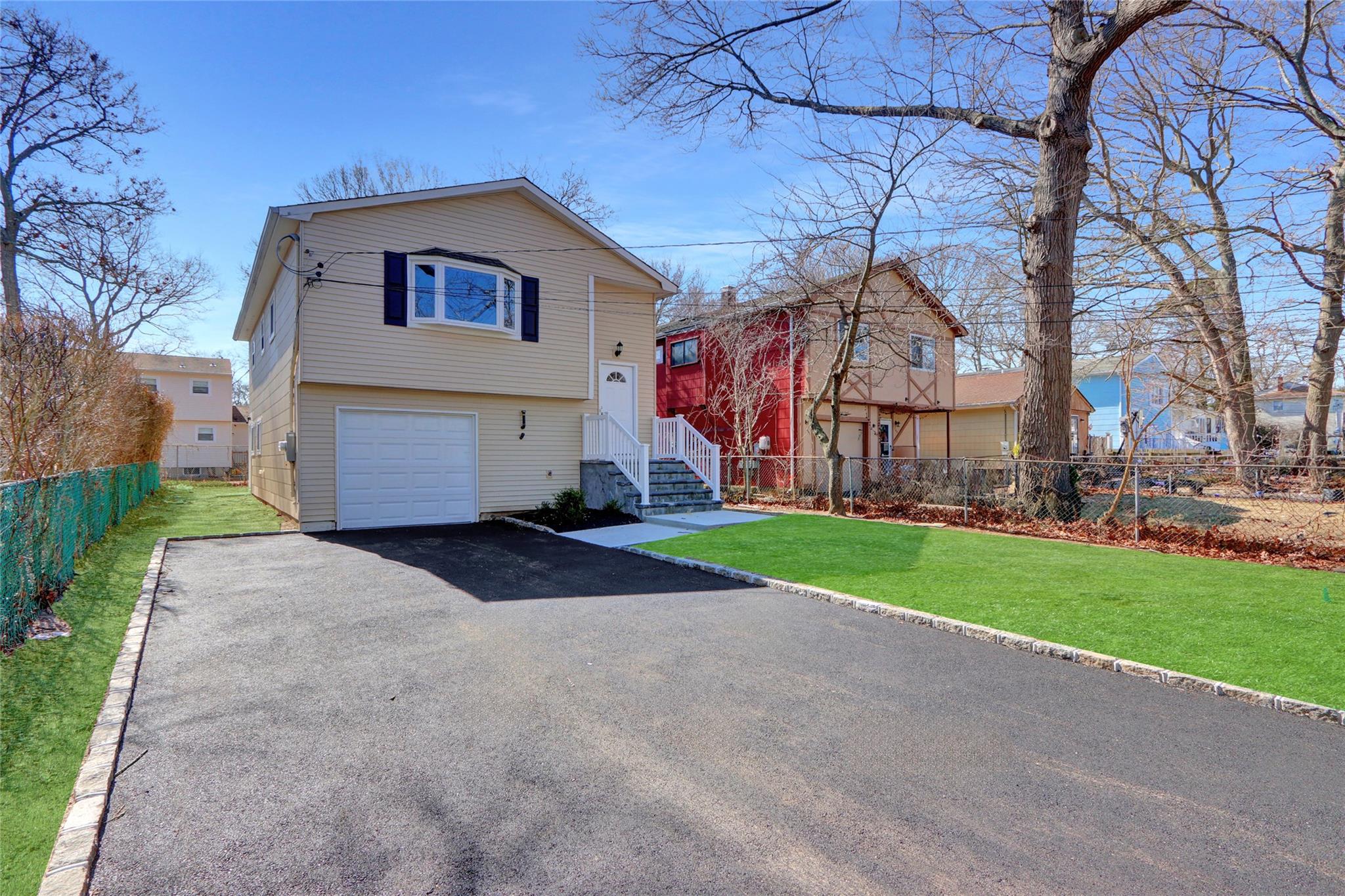 150 Moriches Avenue Property Photo 1