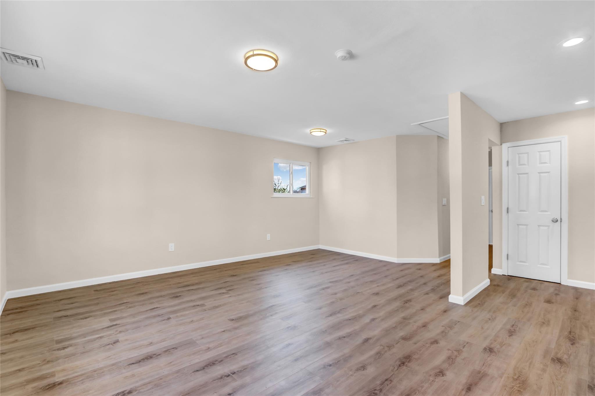 150 Moriches Avenue Property Photo 8