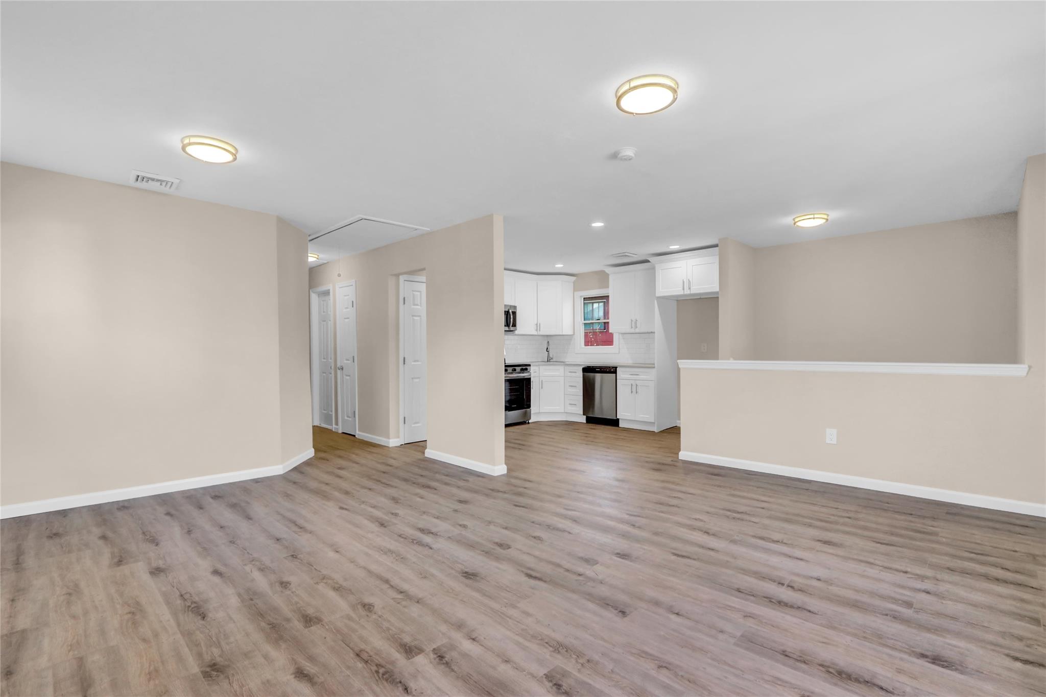 150 Moriches Avenue Property Photo 9