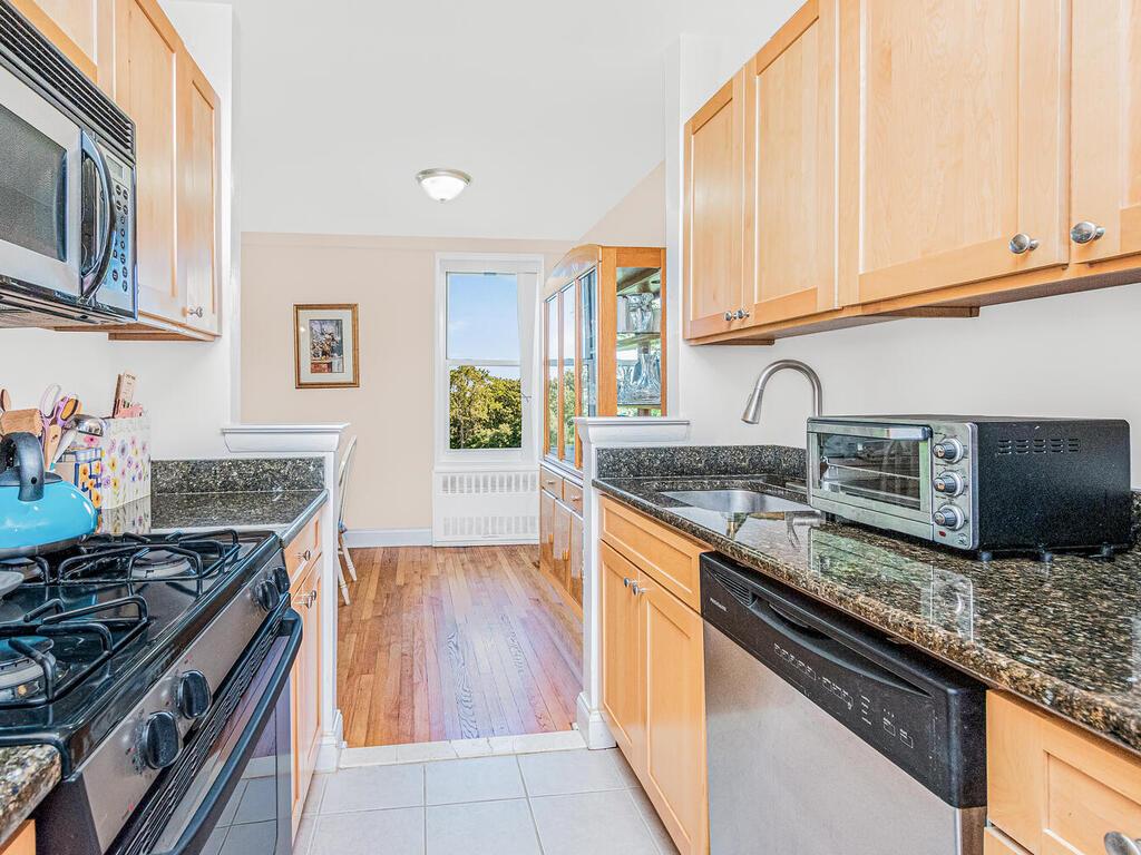 120 De Haven Drive 629 Property Photo 4