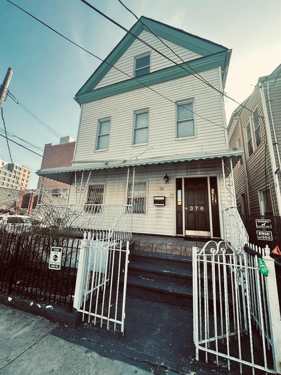 376 Bronx Park Avenue Property Photo