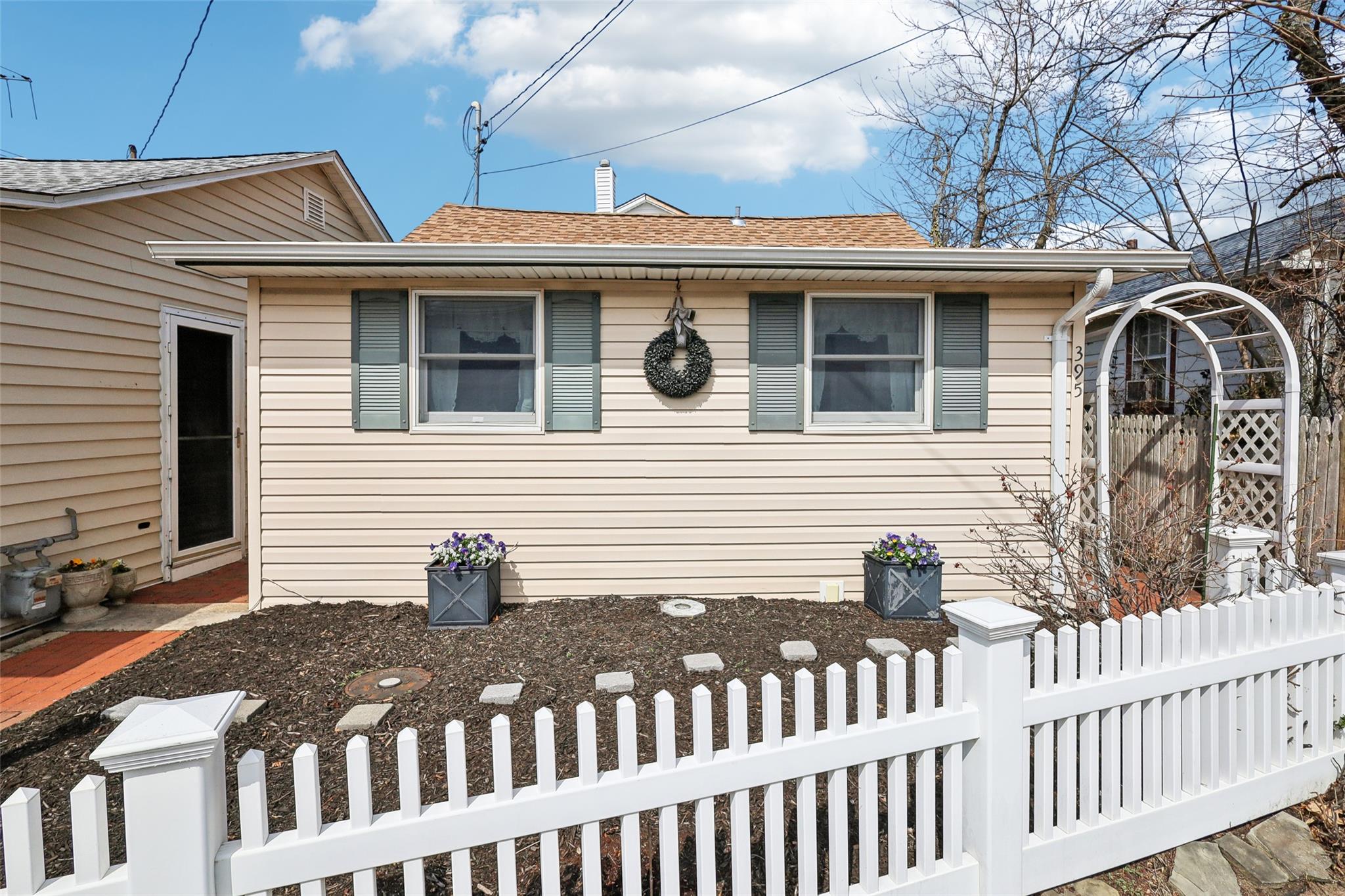 395 Bayville Avenue Property Photo