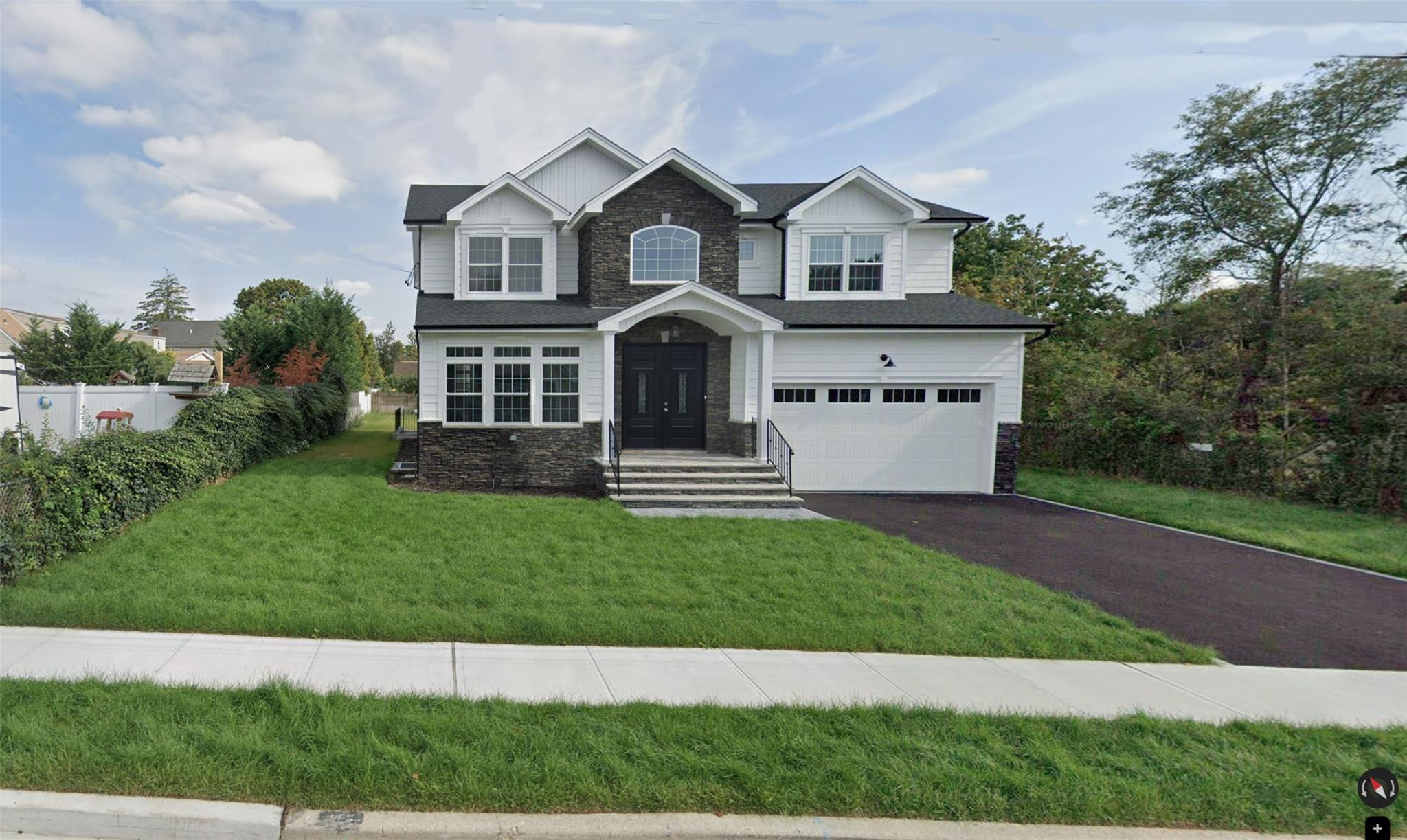 255 Maple Avenue Property Photo 1