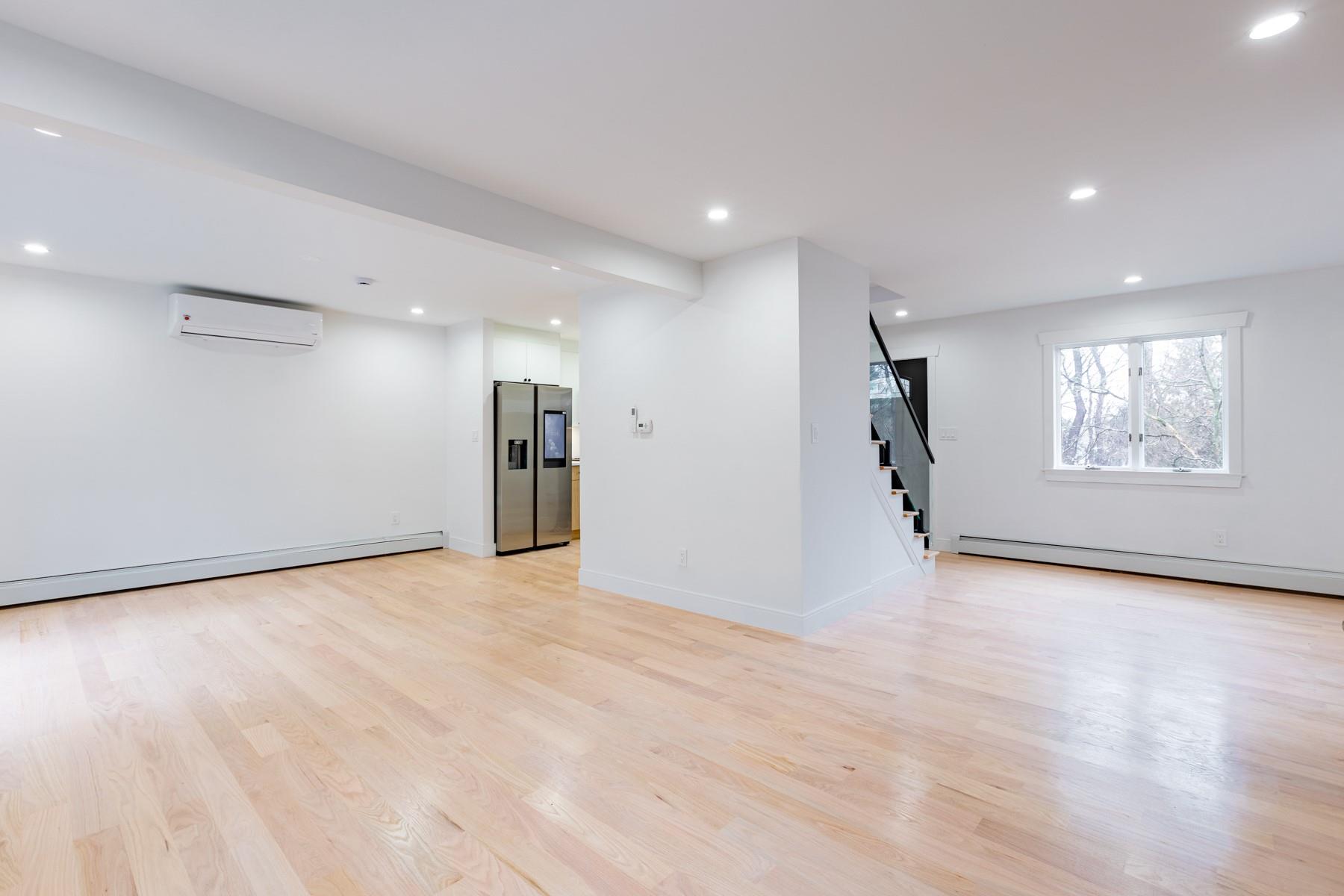 20 S Rockland Avenue Property Photo 3