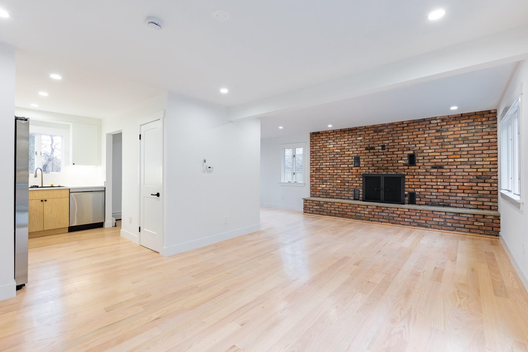 20 S Rockland Avenue Property Photo 10