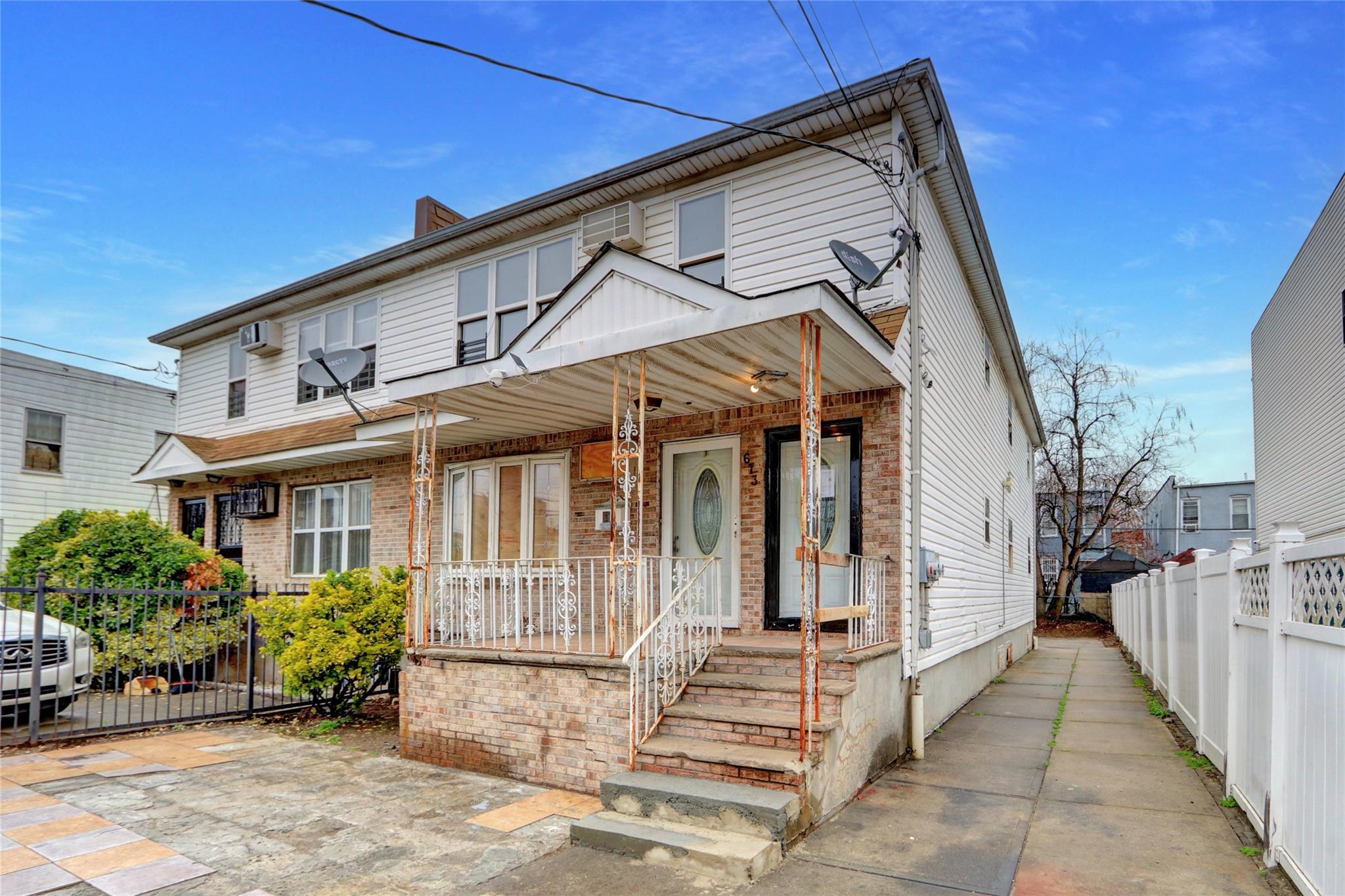 673 Ashford Street Property Photo