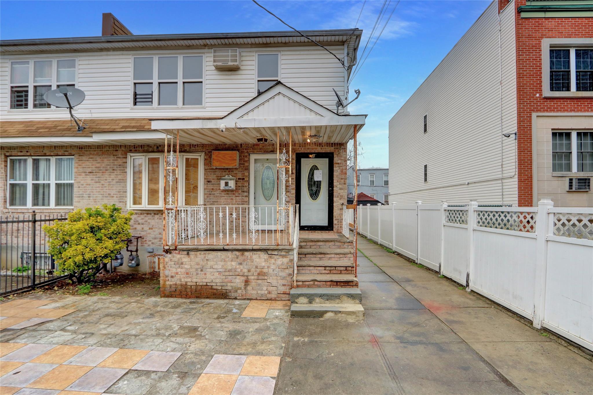 673 Ashford Street Property Photo 2
