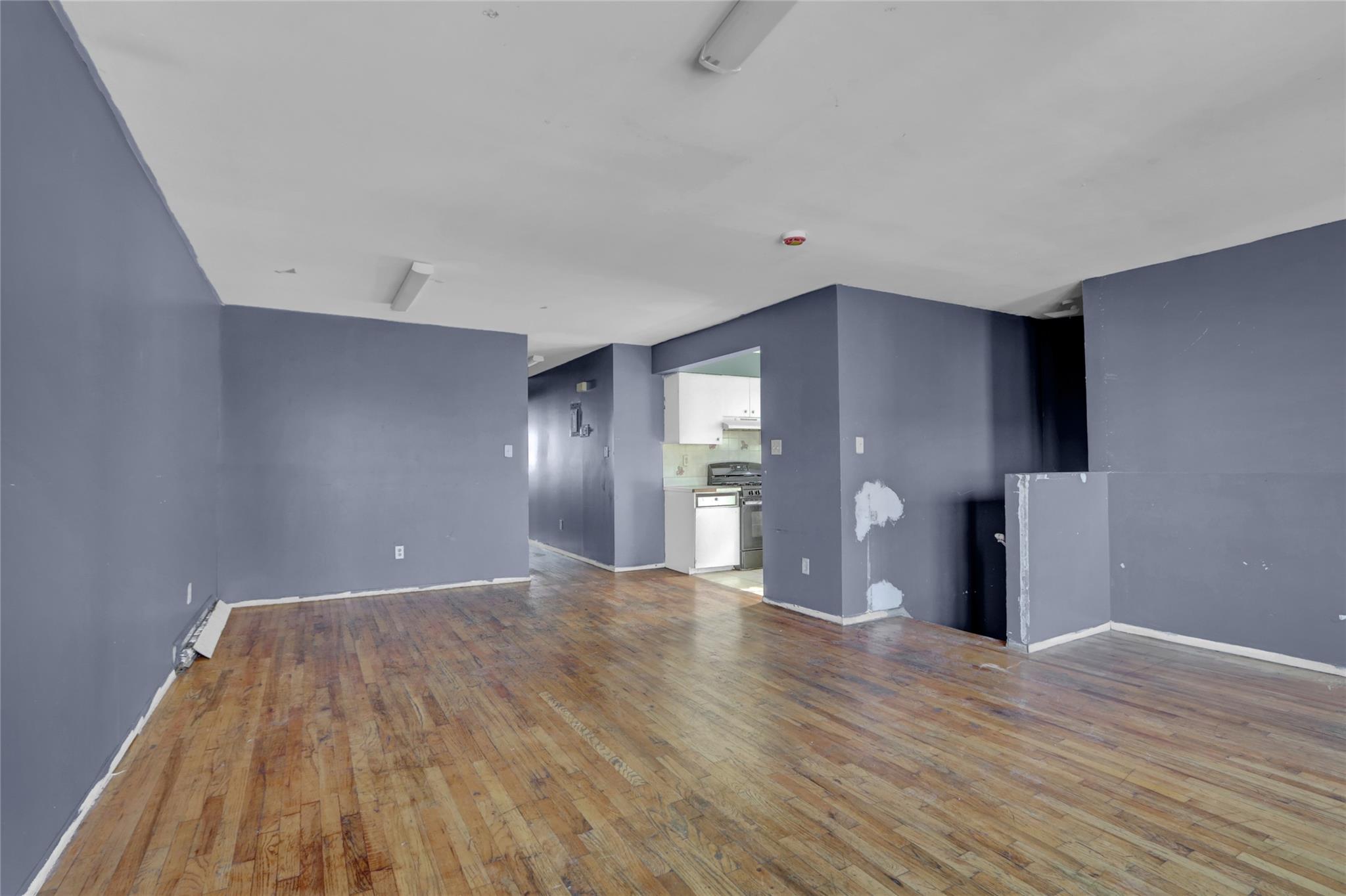 673 Ashford Street Property Photo 4