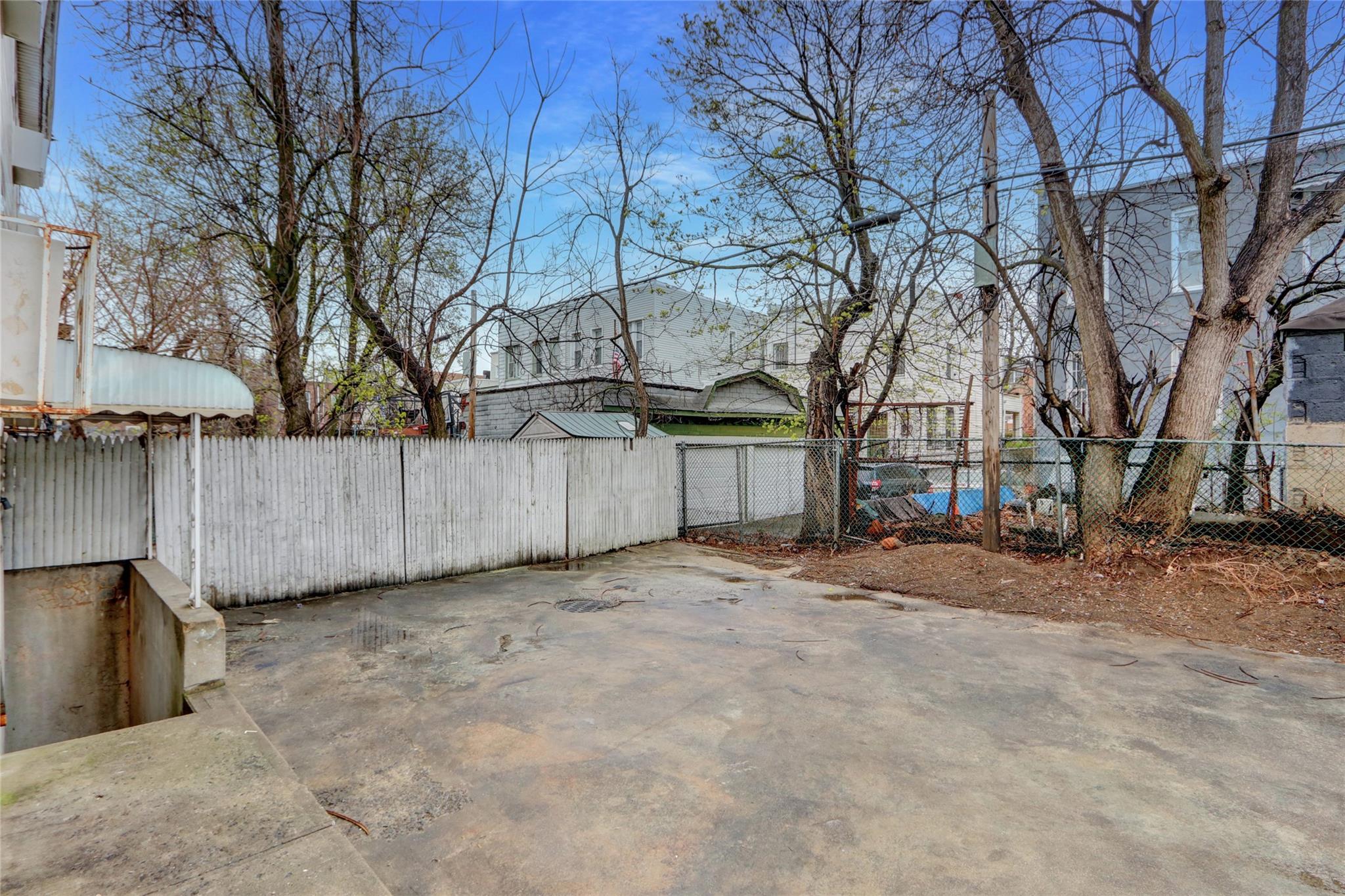 673 Ashford Street Property Photo 24