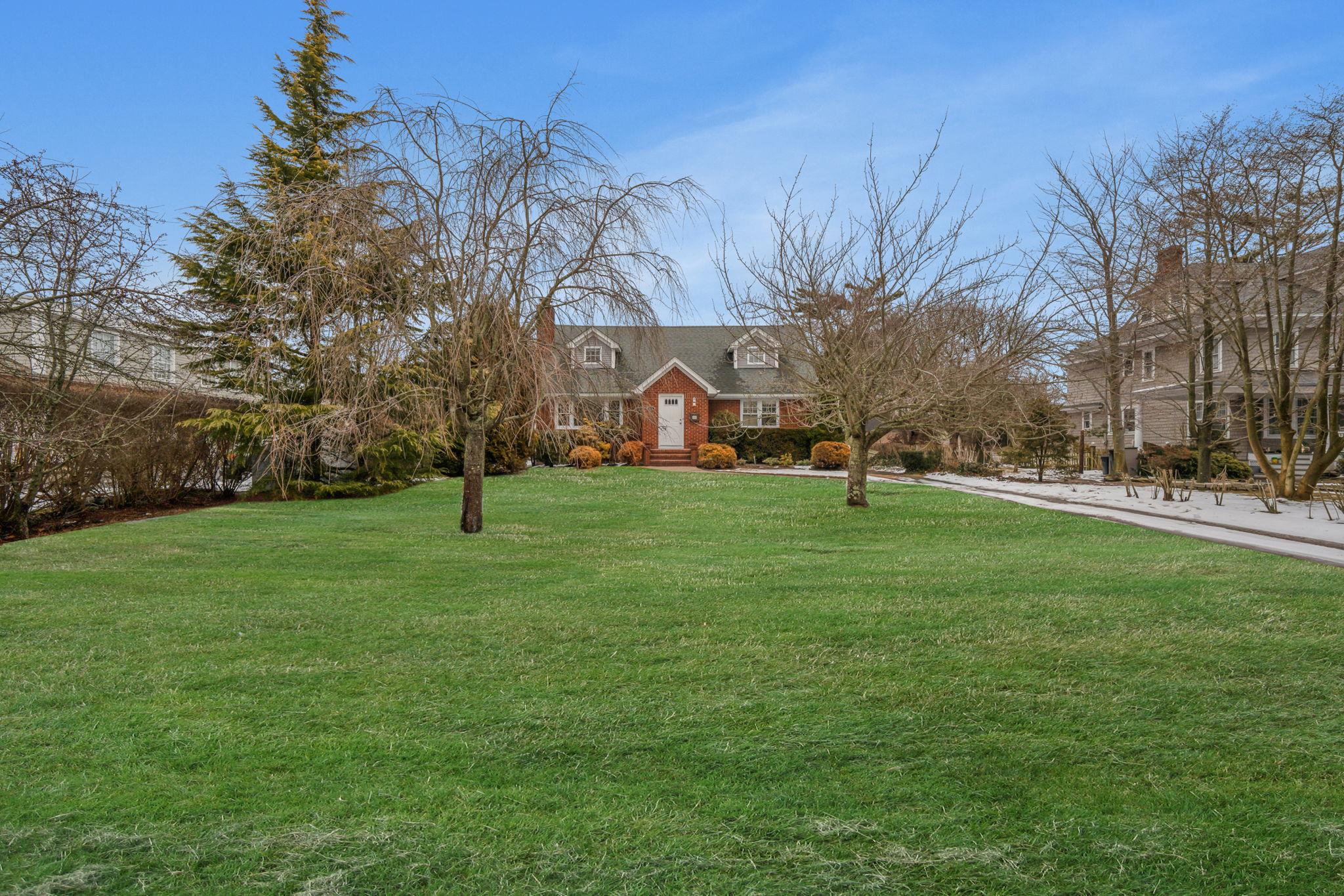 174 S Windsor Avenue Property Photo