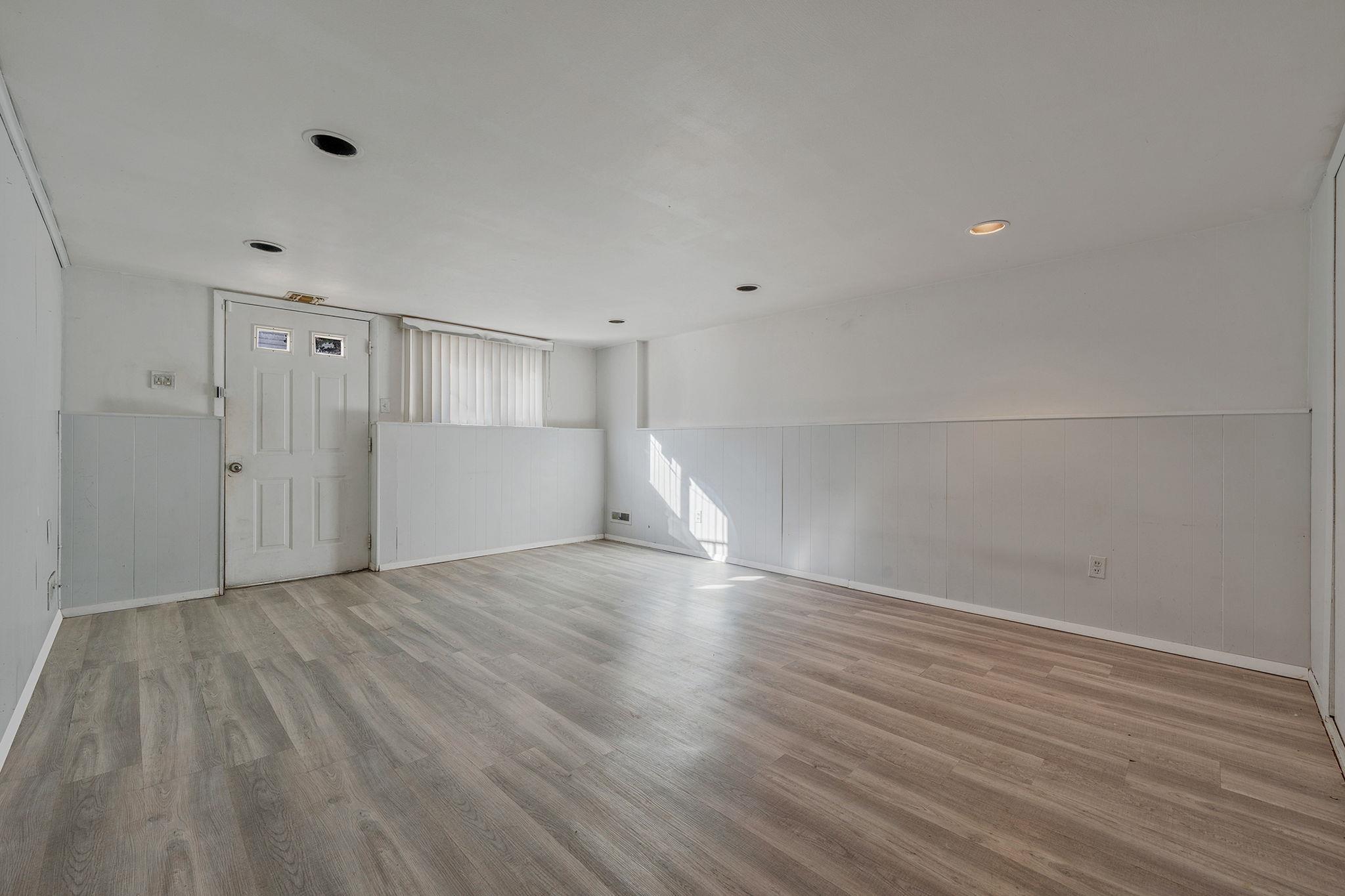 349 W 17th Street Property Photo 21