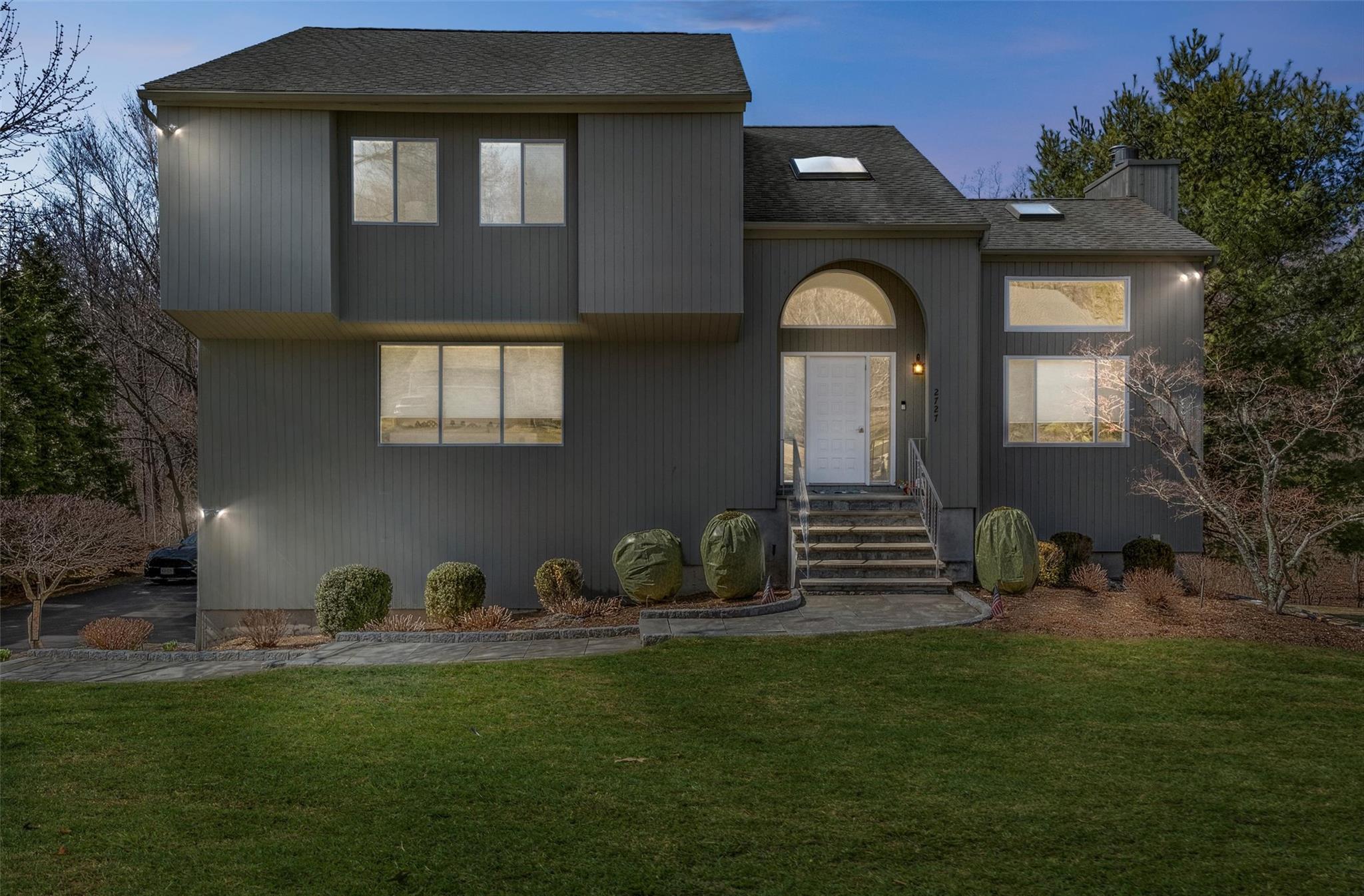 2727 Evergreen Street Property Photo