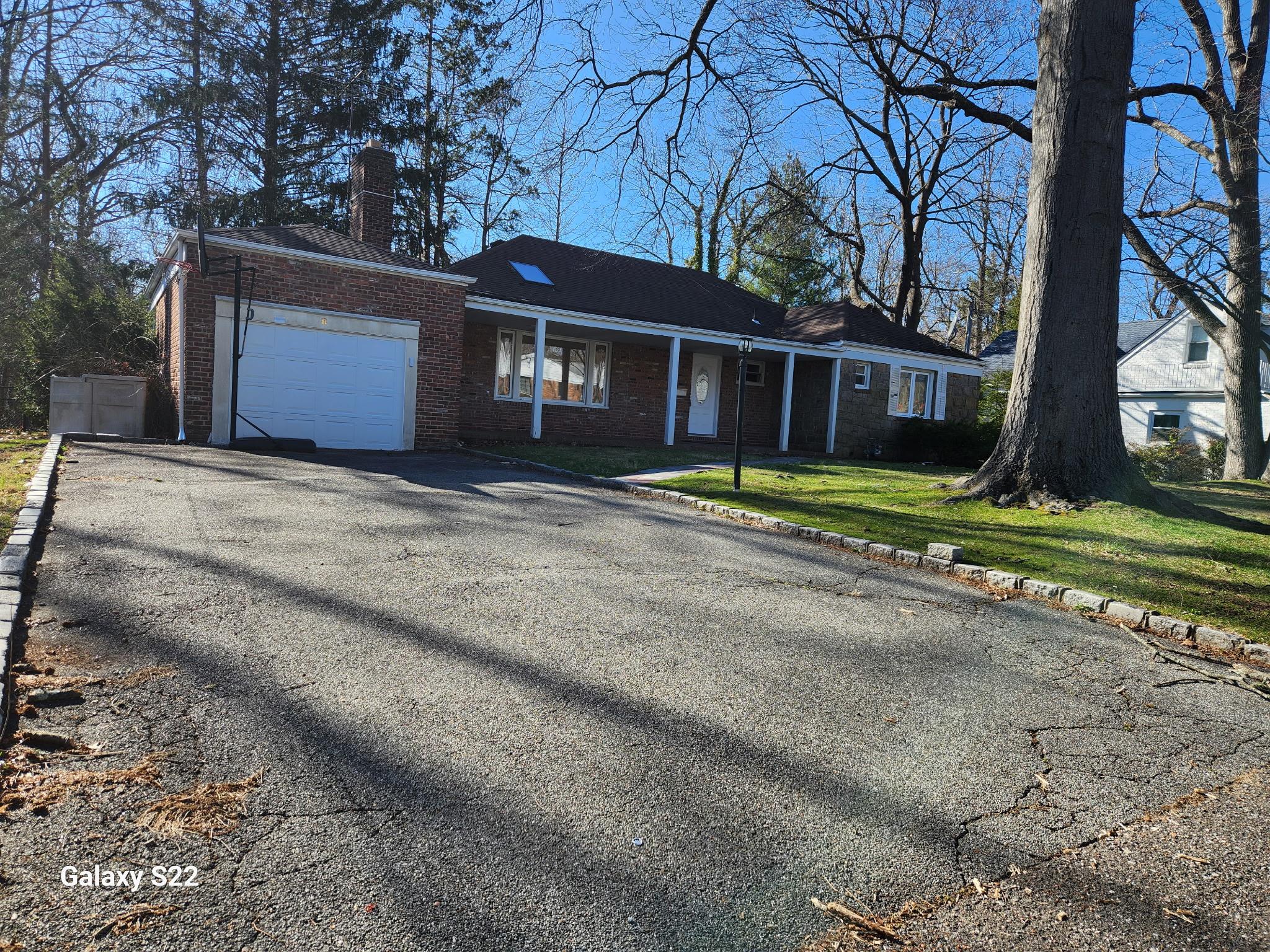 8 Brampton Lane Property Photo