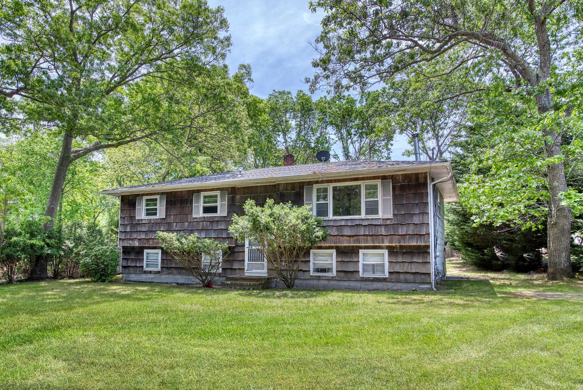 3 Deerfield Drive Property Photo