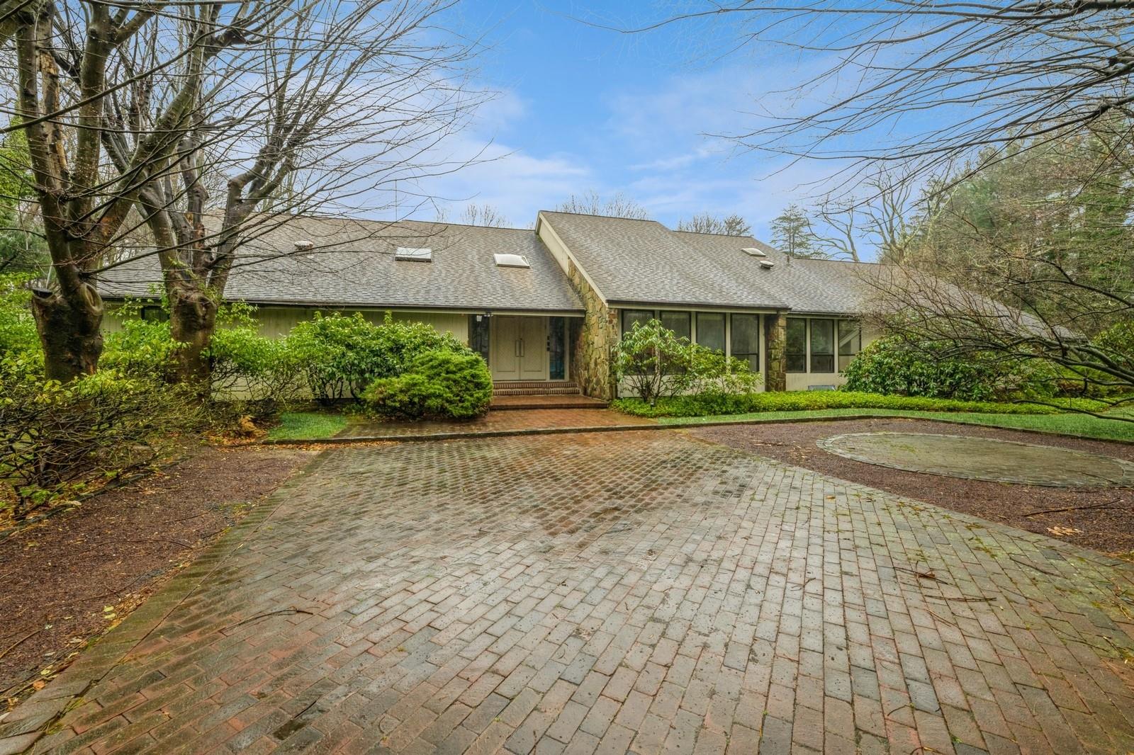 25 Winding Lane Property Photo 1