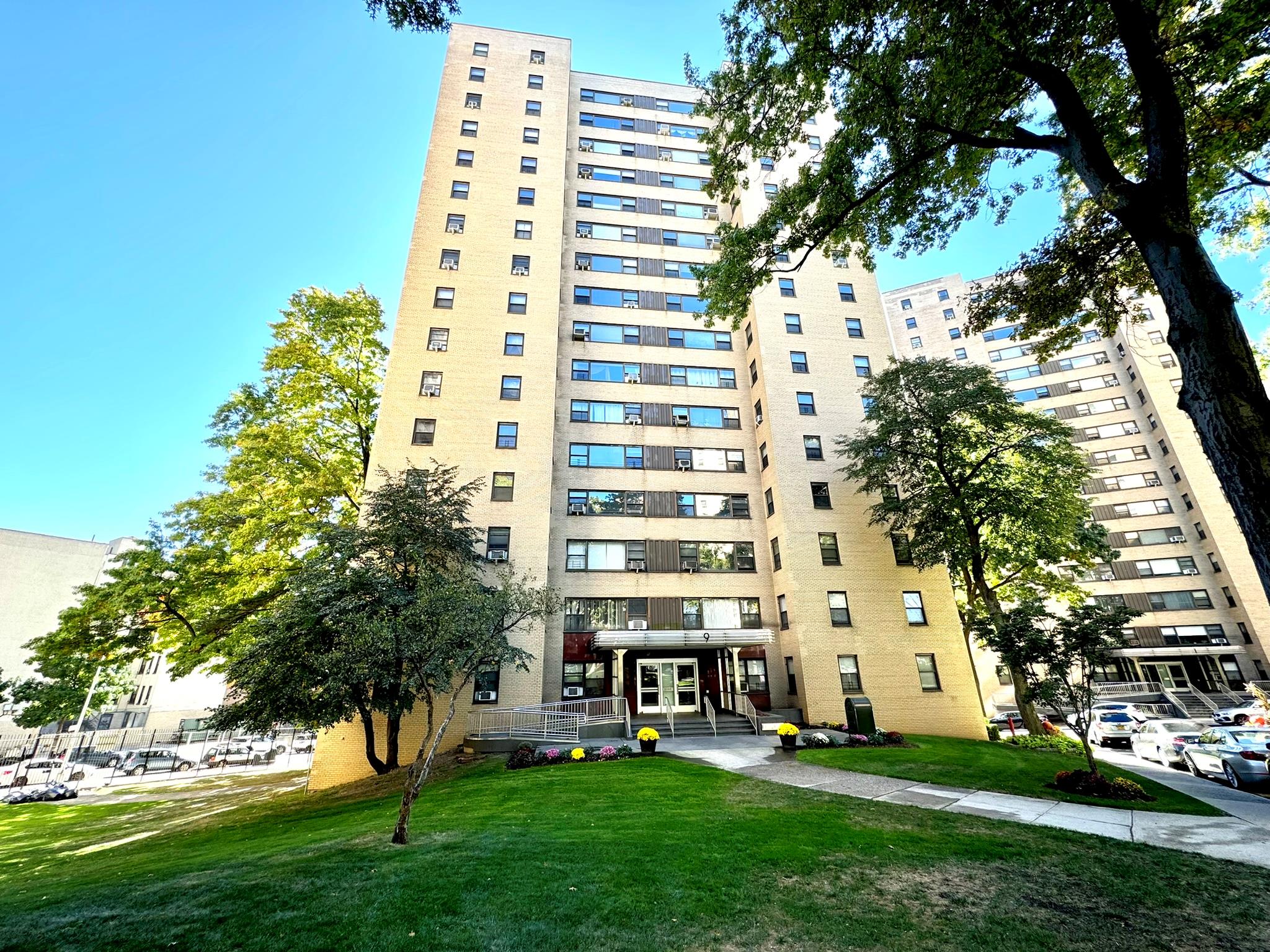 9 Fordham Hill Oval 1h Property Photo