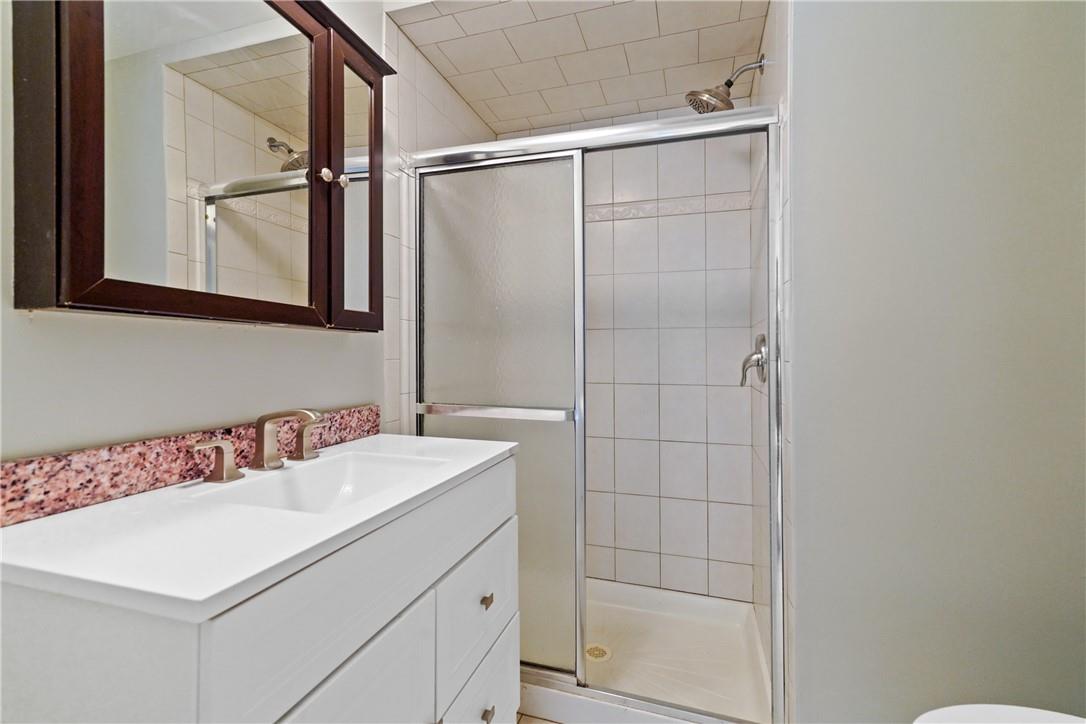 118 Round Hill Road Property Photo 6