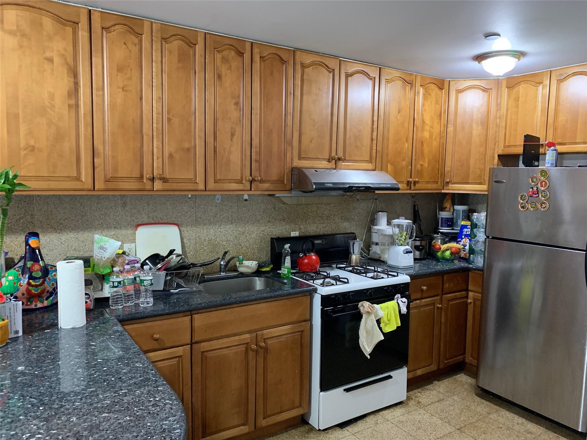 31-22 Union Street 2d Property Photo 4