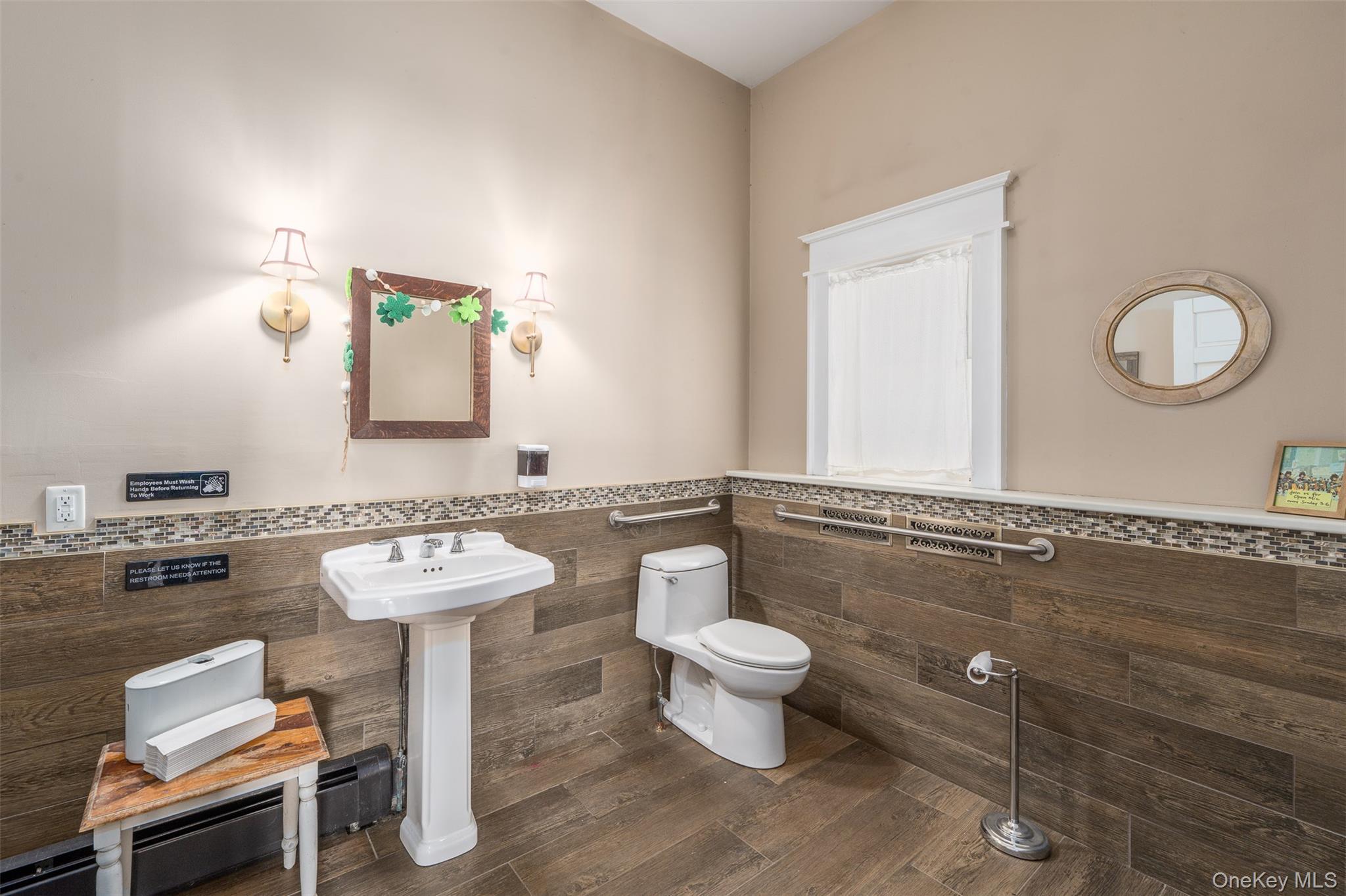 13100 Main Road Property Photo 25