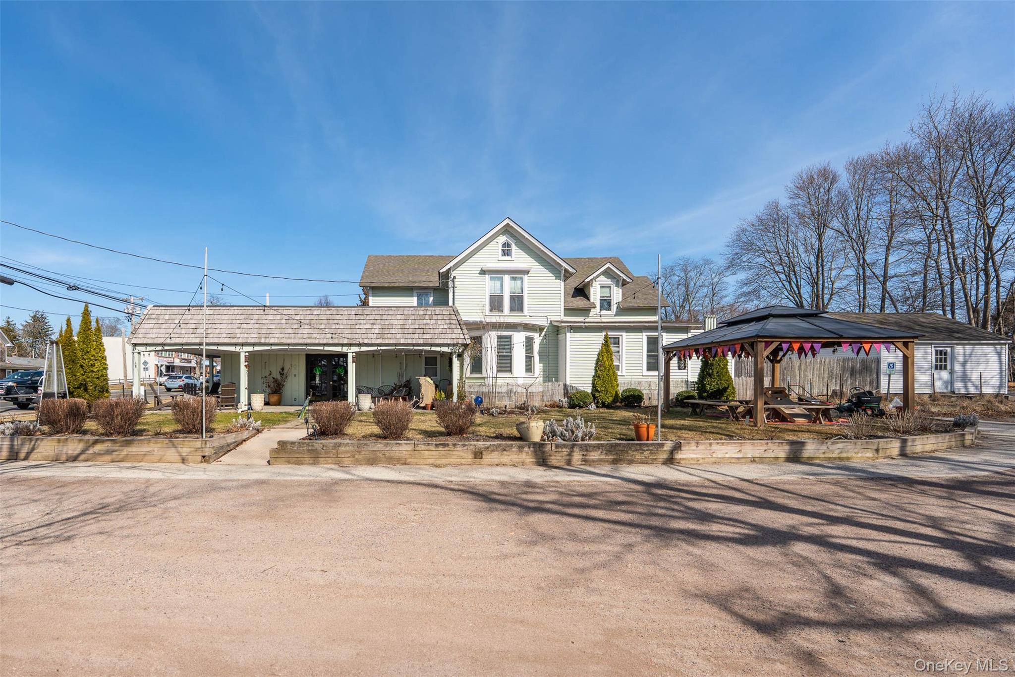 13100 Main Rd Property Photo 14