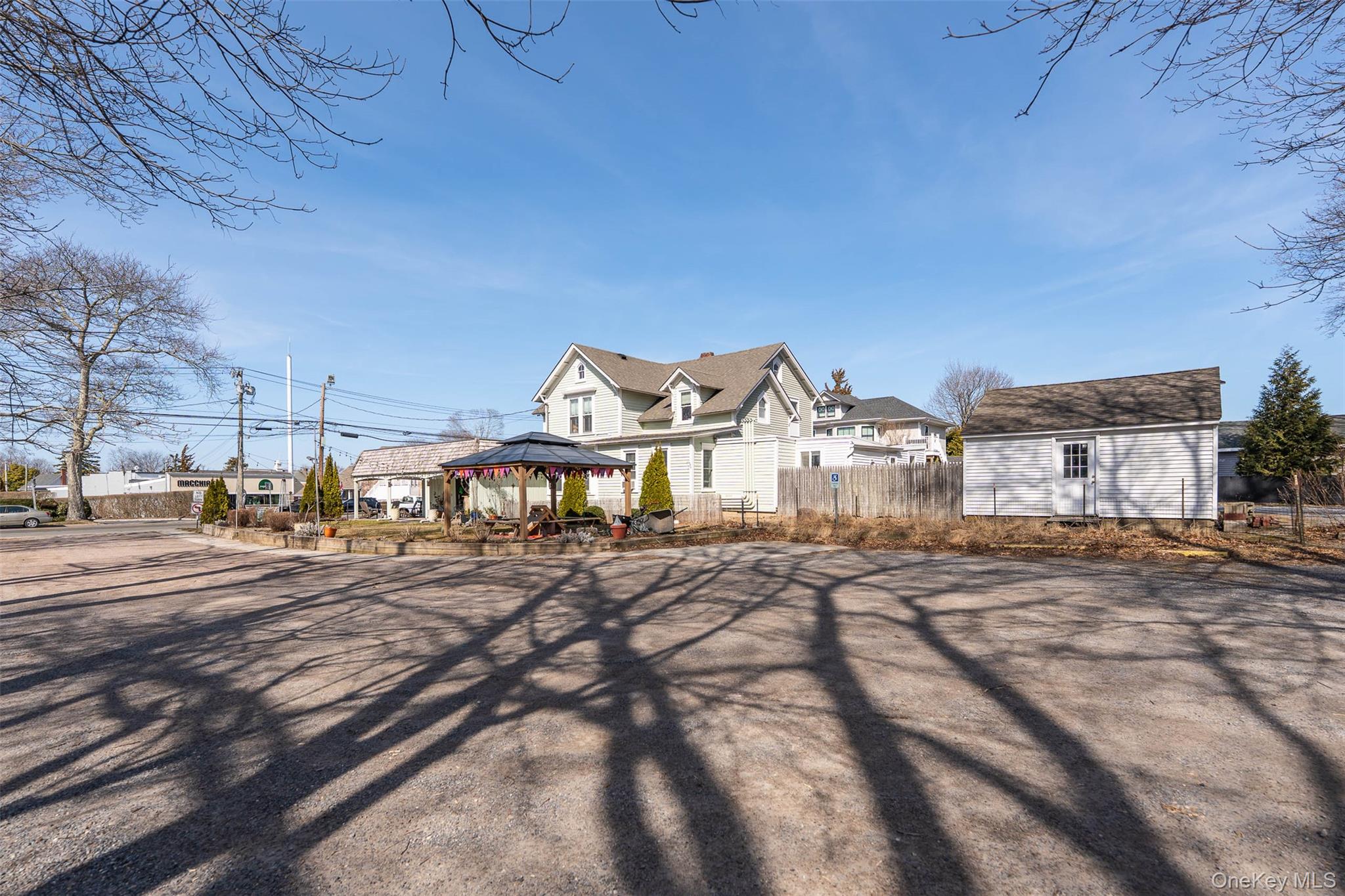 13100 Main Rd Property Photo 15